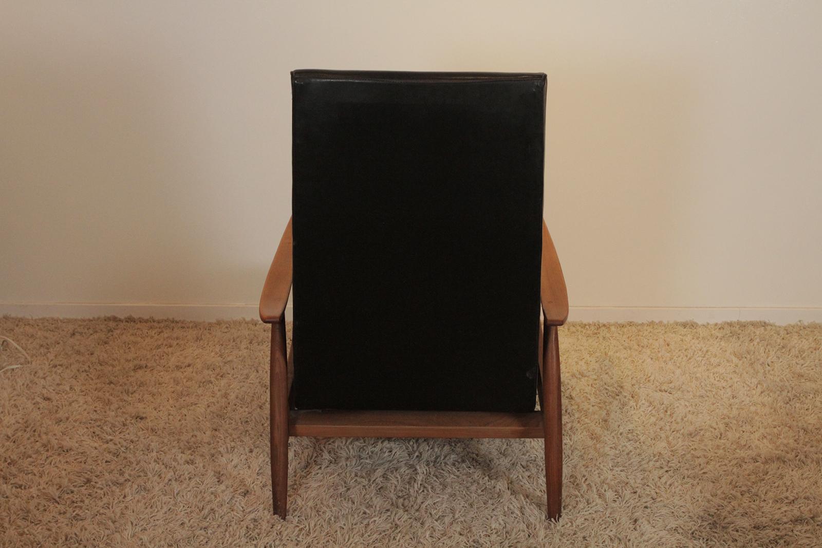 Mid-Century Milo Baughman for Thayer Coggin Recliner-1968 with Black Vinyl In Good Condition In Lambertville, NJ