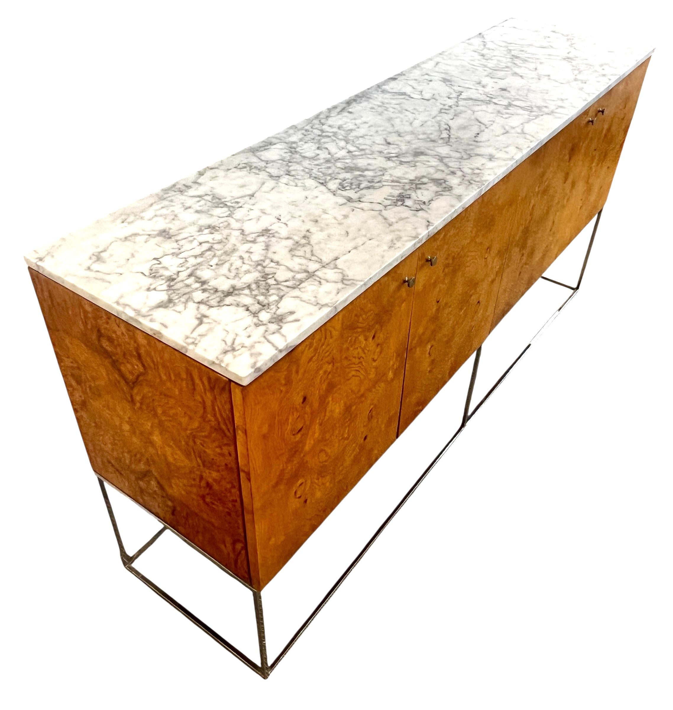 Credenza di metà secolo in marmo e legno di radica di Milo Baughman per Thayer Coggin in vendita 1