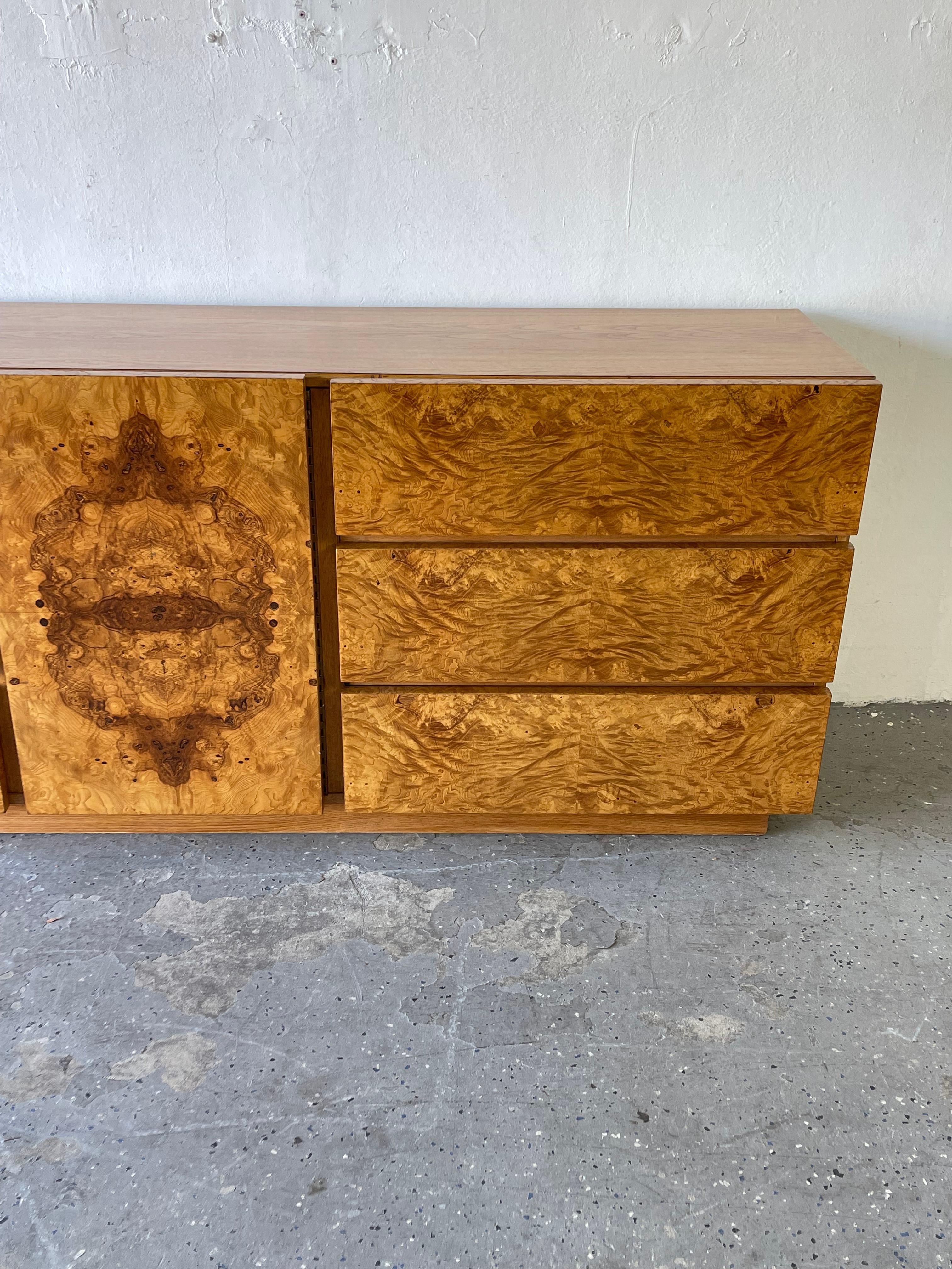 Mid-Century Milo Baughman Style R. Carter for Lane Burl Wood Credenza / Dresser In Good Condition In Las Vegas, NV