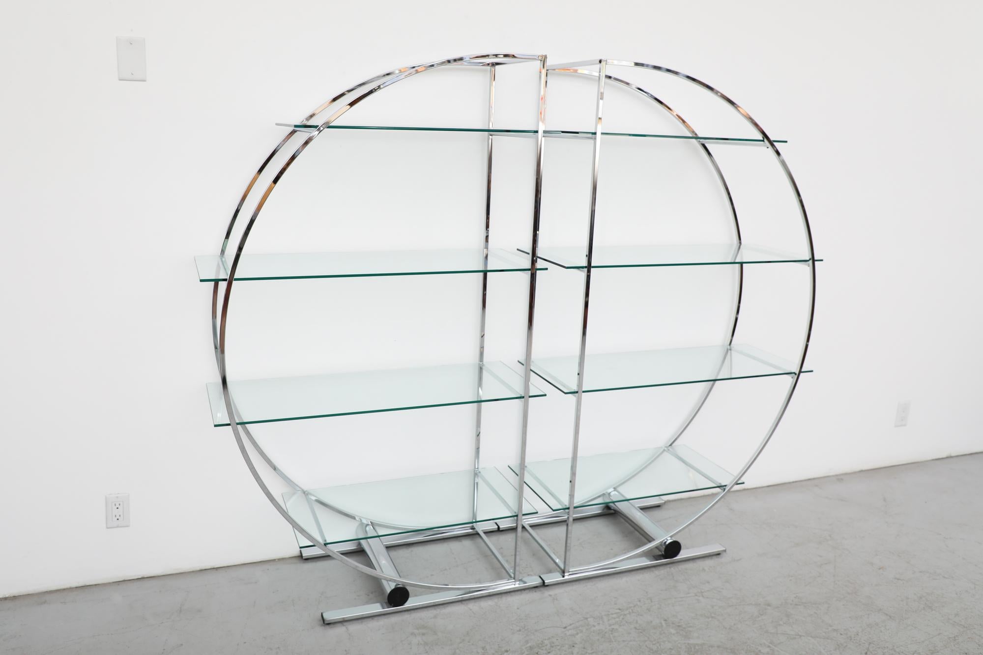 Mid-Century Milo Baughman Style Round Glass & Chrome Etagere In Good Condition For Sale In Los Angeles, CA