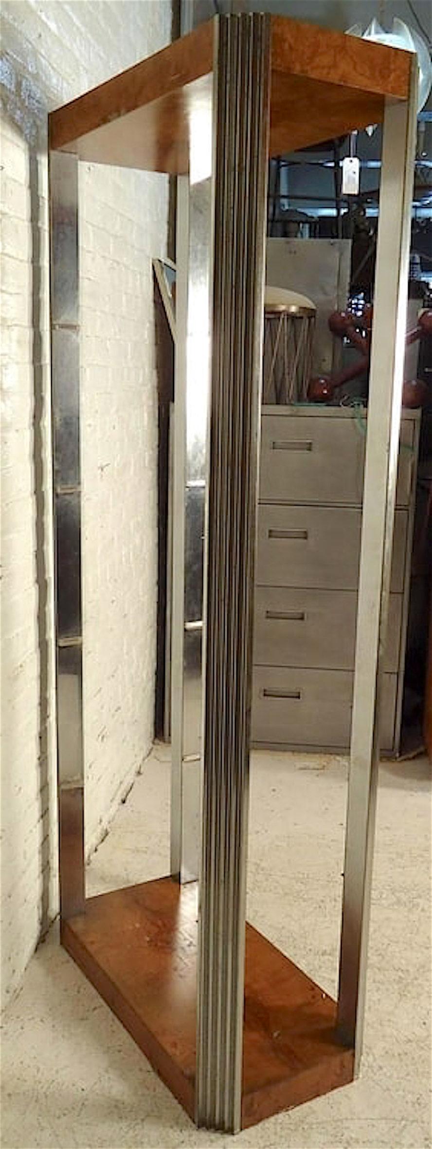Mid-Century Modern Mid-Century Milo Baughman Style Shelving Unit For Sale