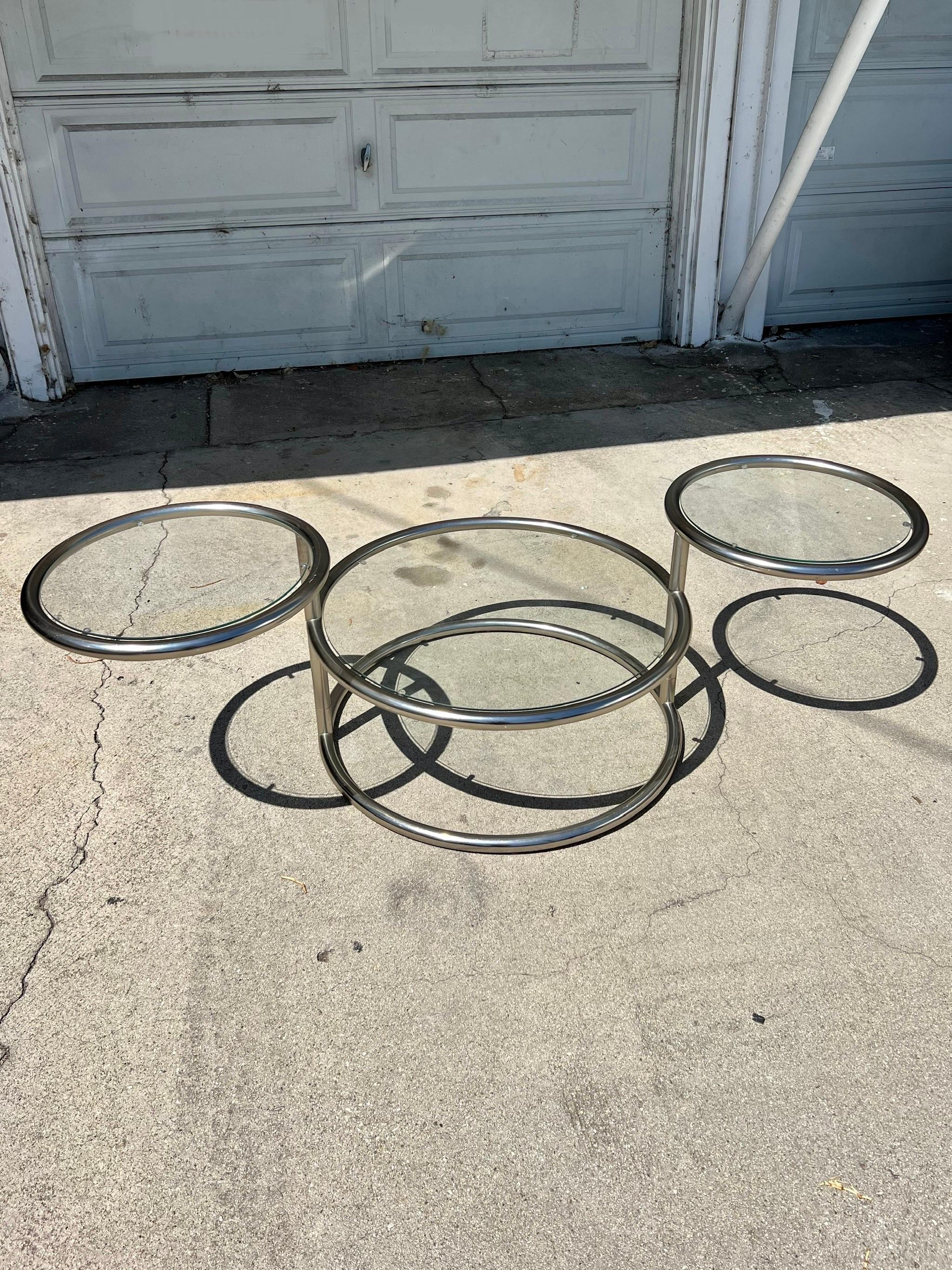 Mid Century Milo Baughman Style Tubular Chrome Swivel Coffee Table In Good Condition In Los Angeles, CA