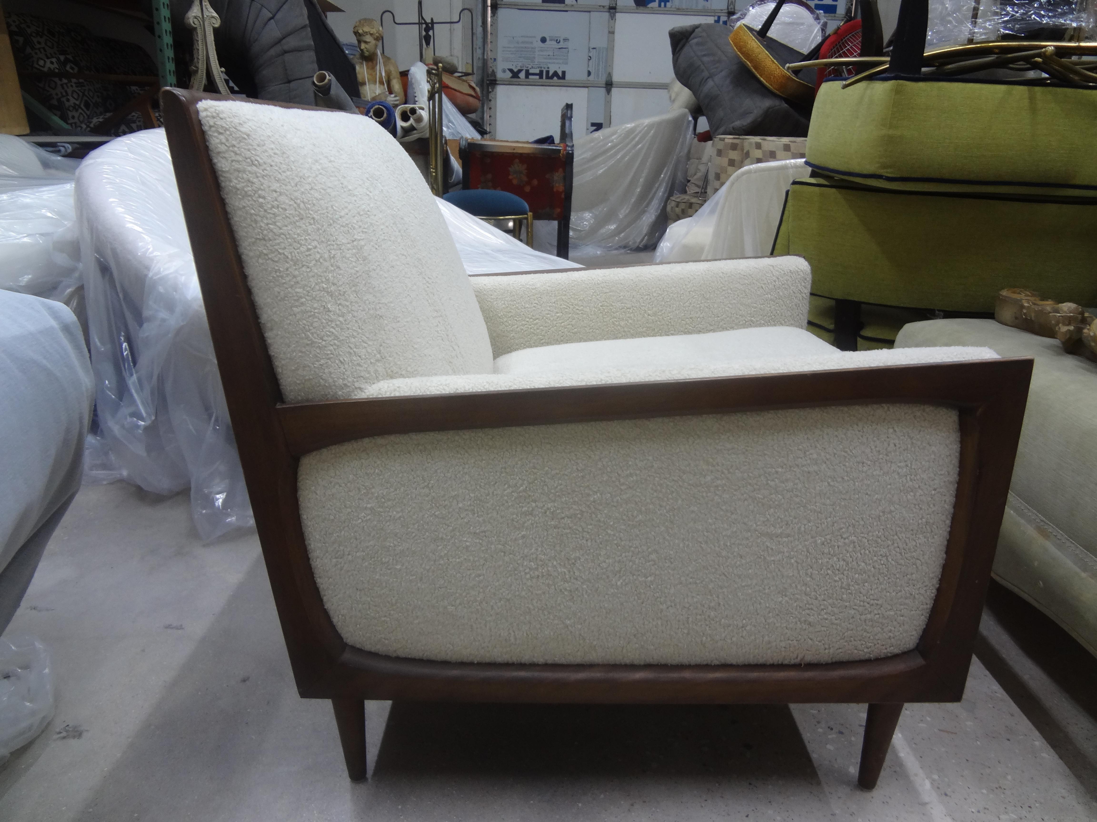 Midcentury Milo Baughman Style Walnut Lounge Chair In Good Condition For Sale In Houston, TX