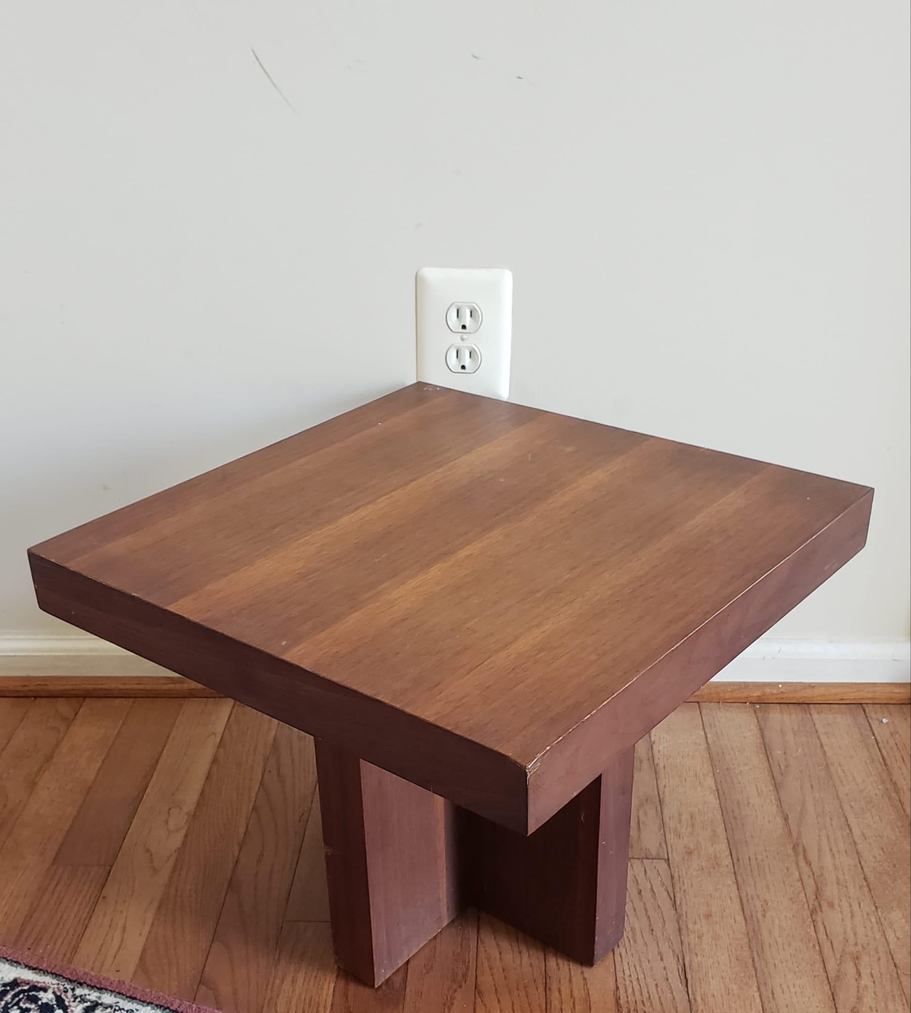Mid-Century Modern Mid-Century Milo Baughman Style Walnut Cruciform End Tables For Sale