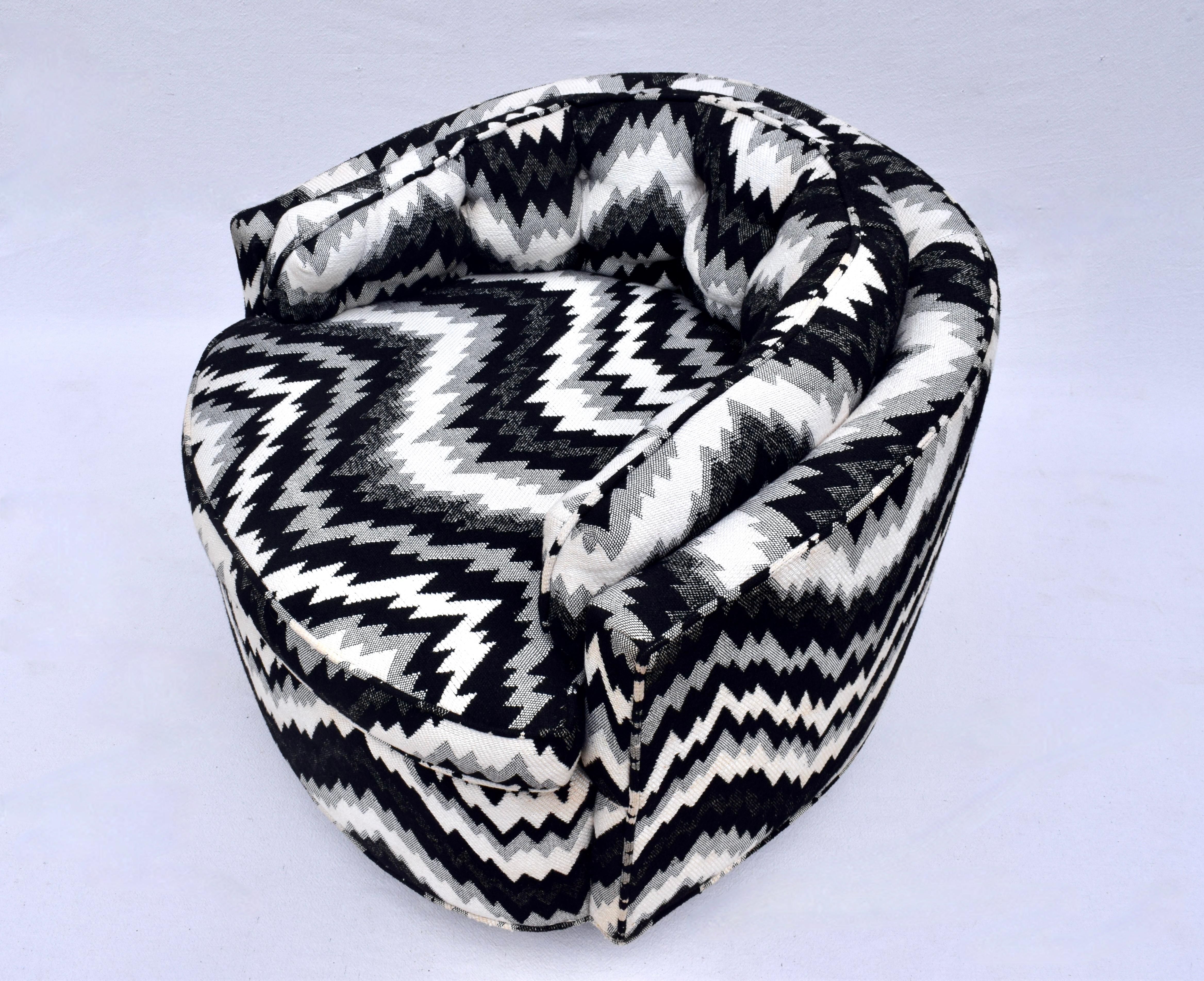 Mid-Century Milo Baughman Swivel Chair With Jack Lenor Larsen Fabric For Sale 2