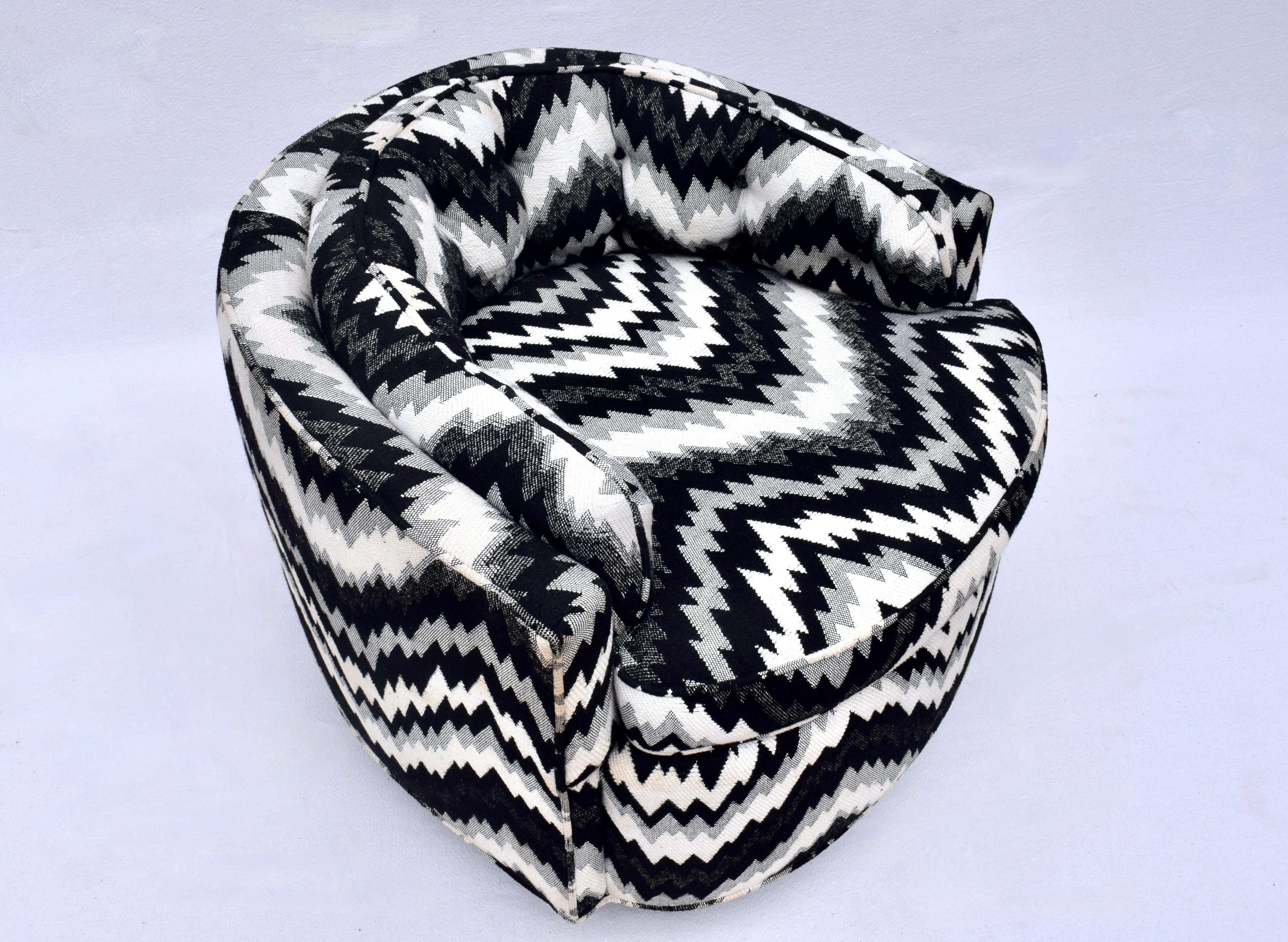 Mid-Century Milo Baughman Swivel Chair With Jack Lenor Larsen Fabric For Sale 3