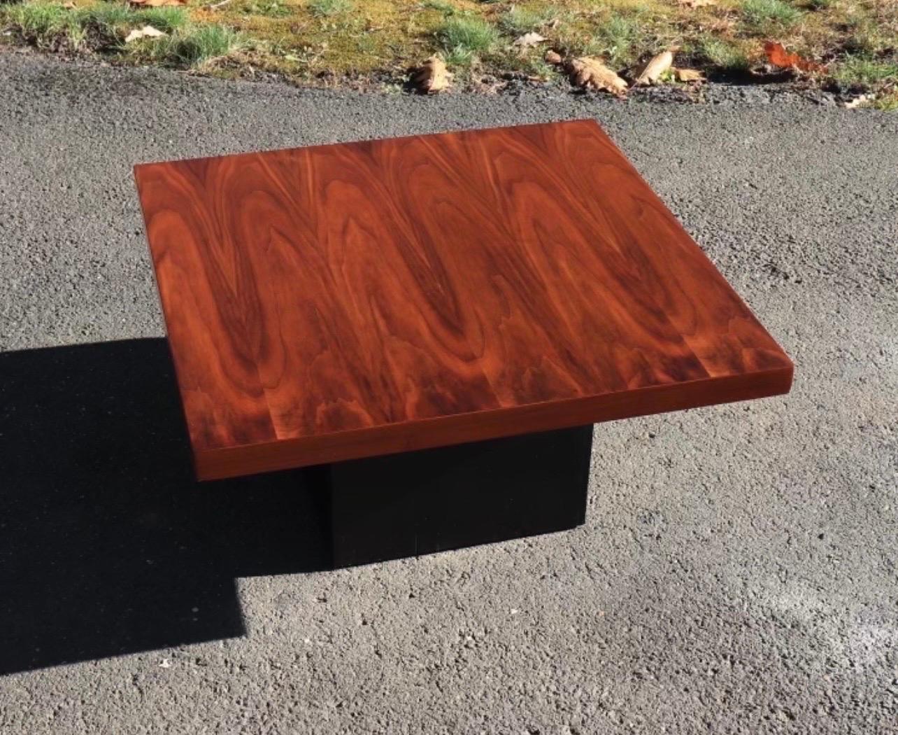 Mid Century Milo Baughman Thayer Coggin Walnut Top Square Cocktail Coffee Table In Good Condition In West Hartford, CT