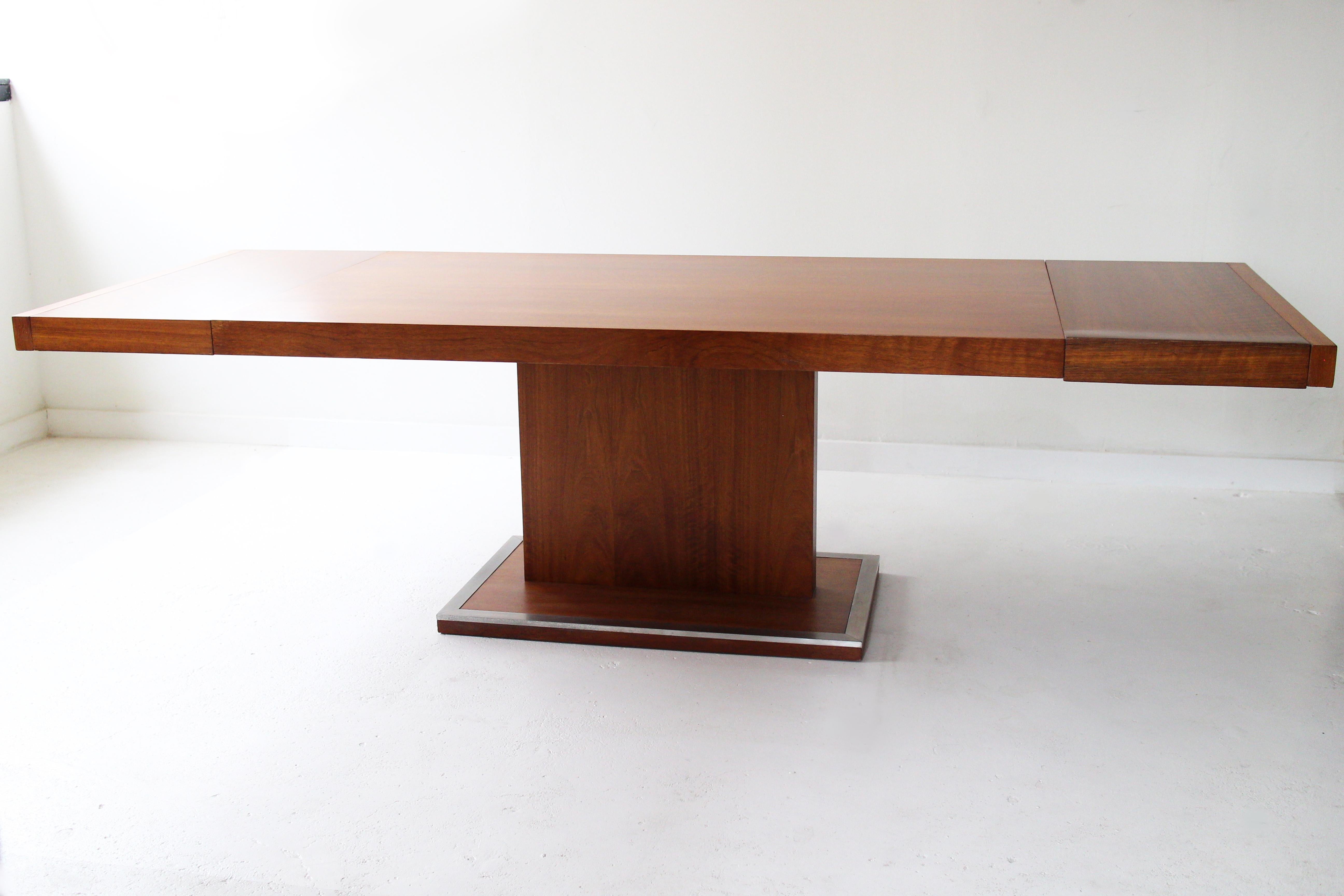 Varnished Mid-Century Milo Baughman Walnut Extension Pedestal Dining Table for Founders