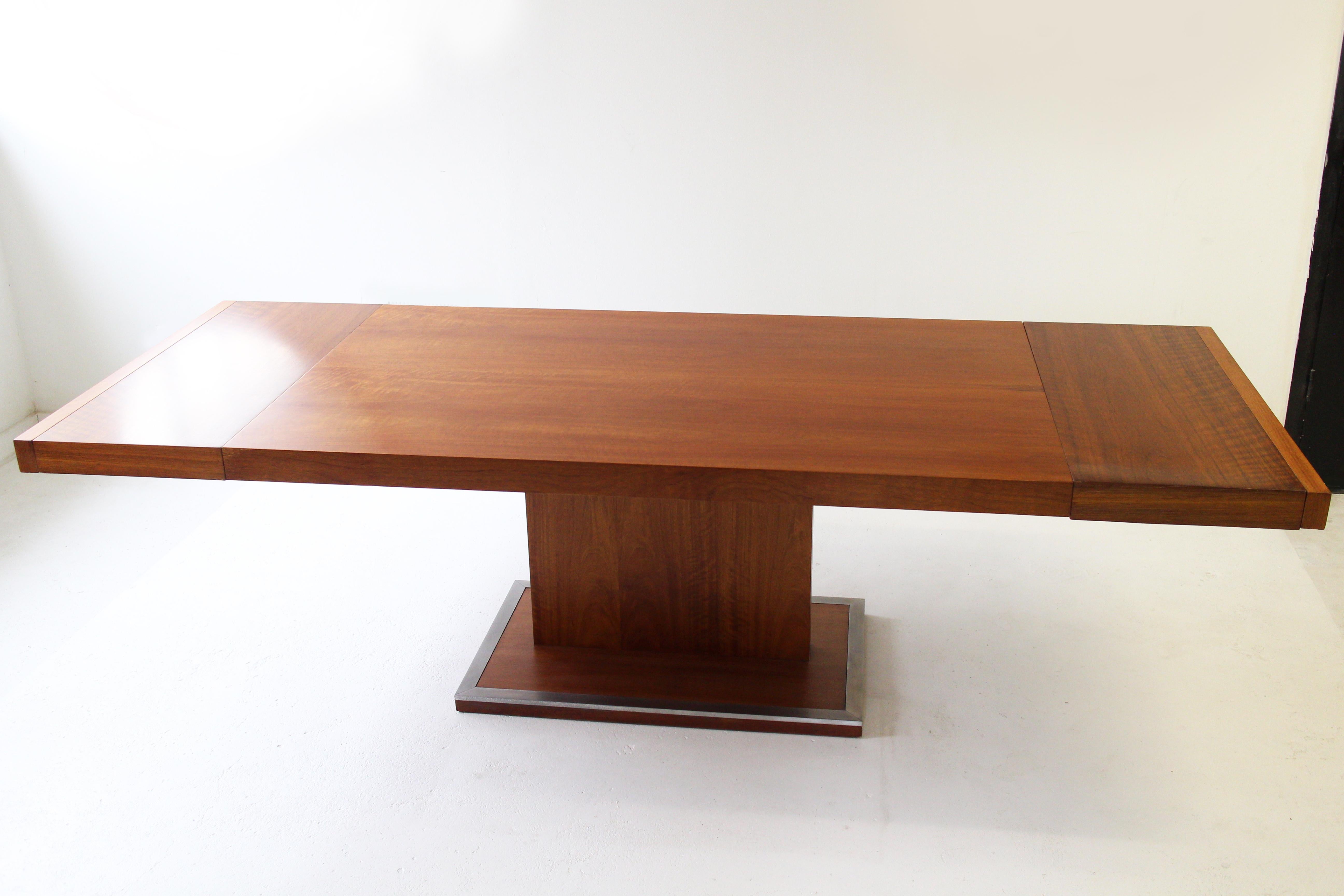 Mid-Century Milo Baughman Walnut Extension Pedestal Dining Table for Founders In Good Condition In Detroit, MI