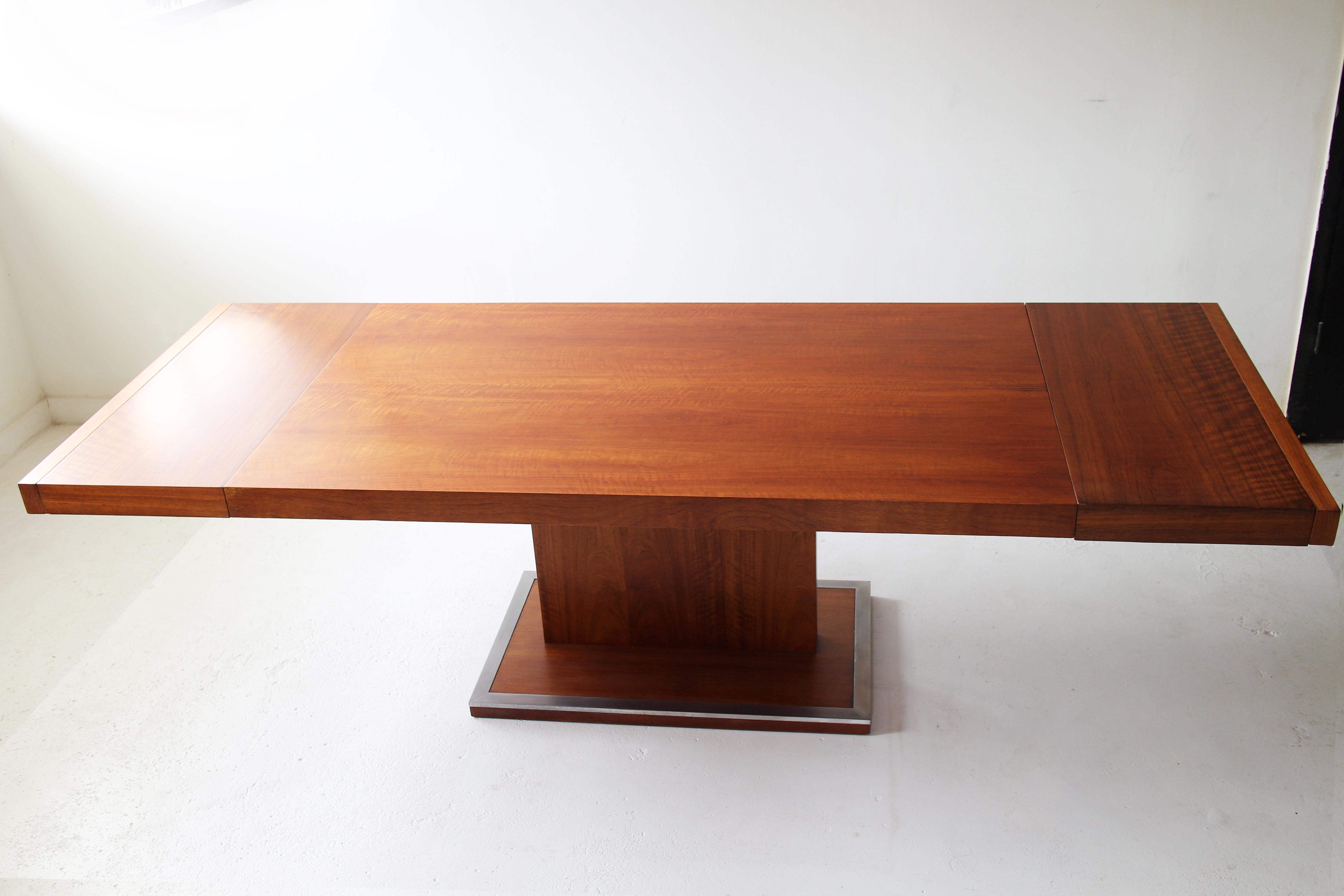 Late 20th Century Mid-Century Milo Baughman Walnut Extension Pedestal Dining Table for Founders