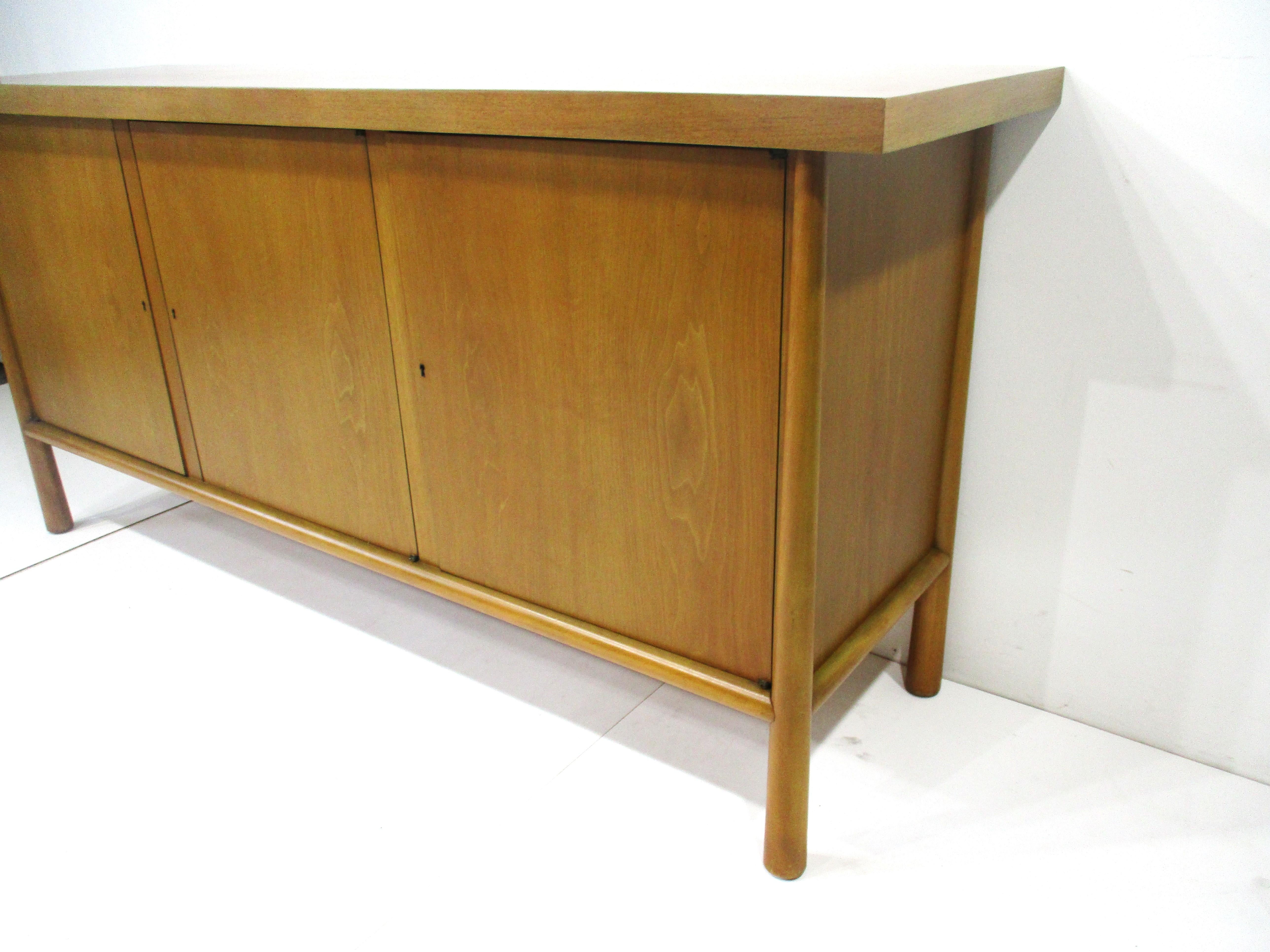 Mid Century Ming Sideboard by T.H. Robsjohn-Gibbings for Widdicomb  In Good Condition For Sale In Cincinnati, OH