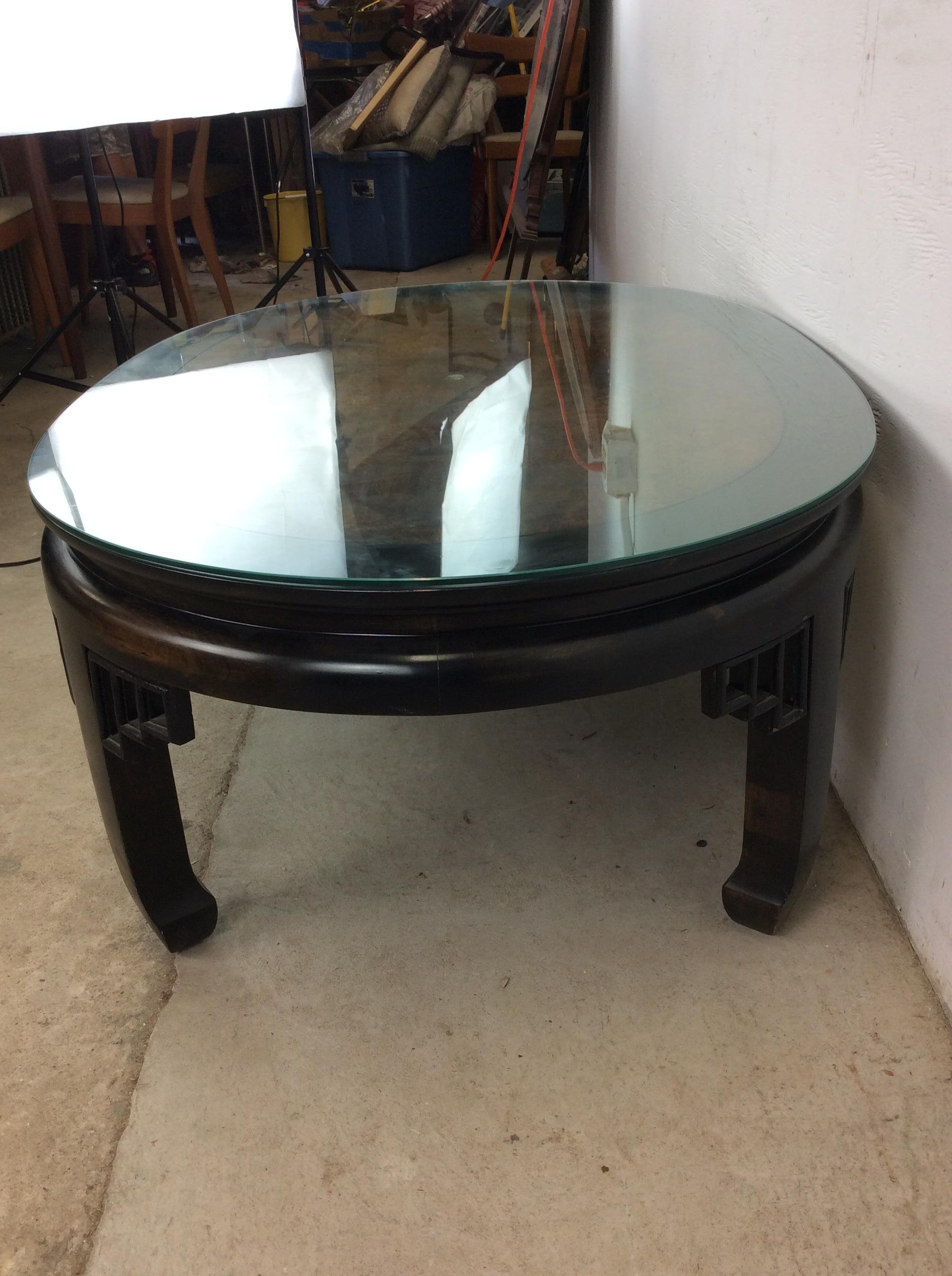 Mesa de centro estilo Ming de mediados de siglo con tapa de madera de arce y laca negra en venta 4