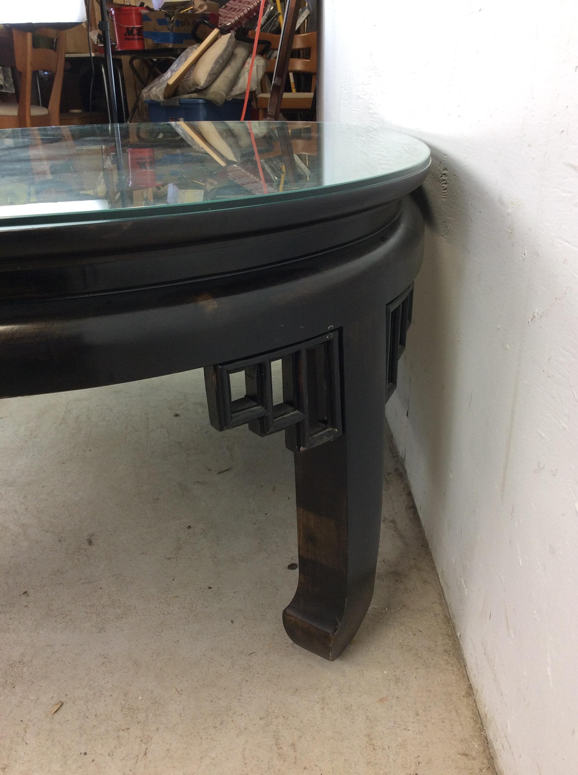 Mesa de centro estilo Ming de mediados de siglo con tapa de madera de arce y laca negra en venta 5