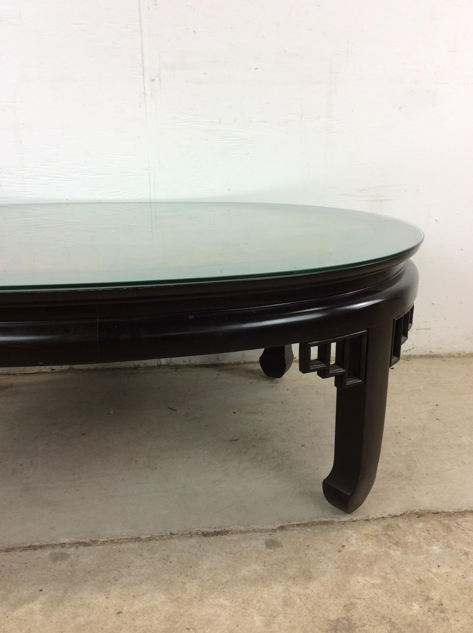 Mesa de centro estilo Ming de mediados de siglo con tapa de madera de arce y laca negra en venta 9