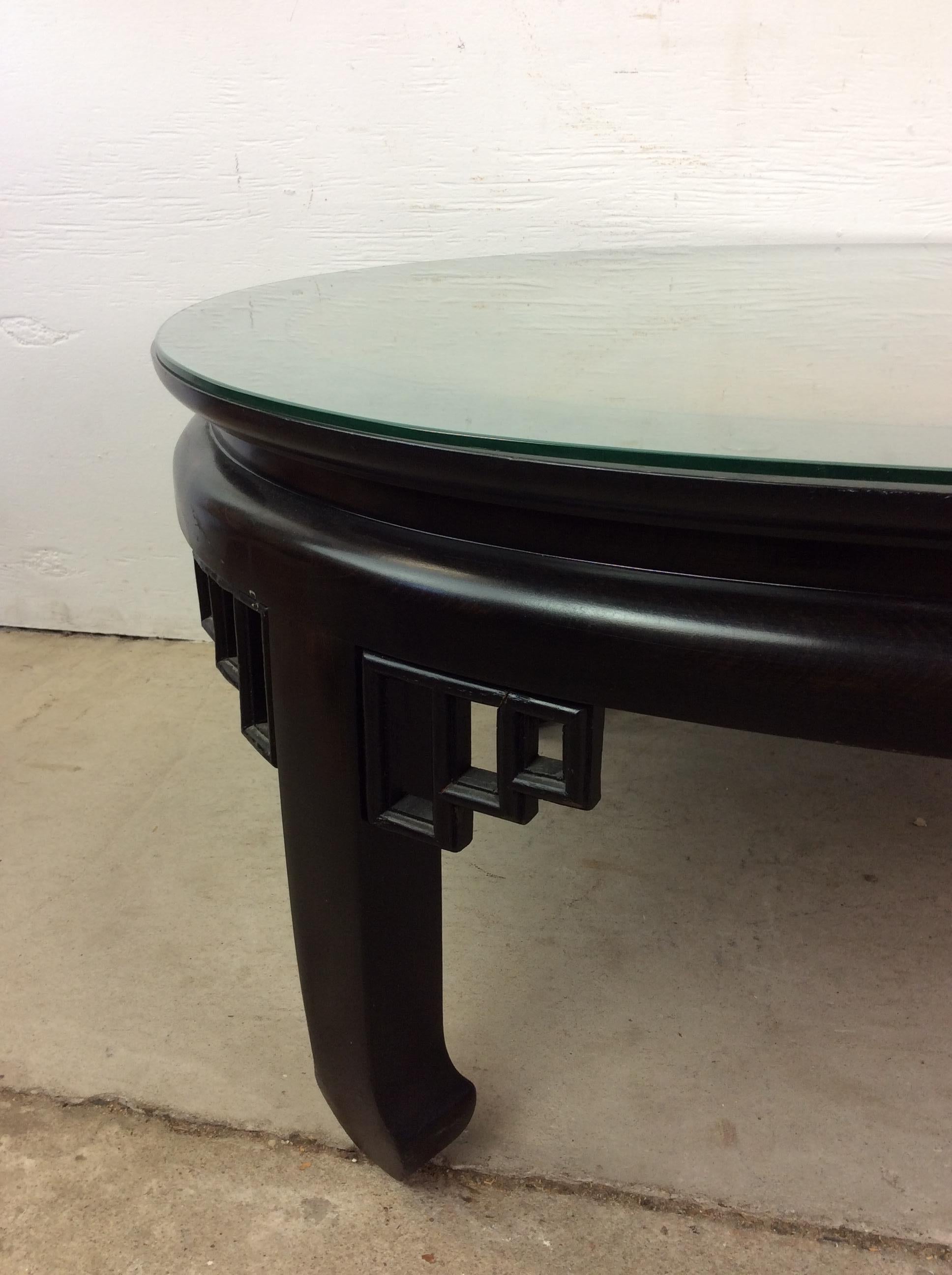 Mesa de centro estilo Ming de mediados de siglo con tapa de madera de arce y laca negra en venta 10