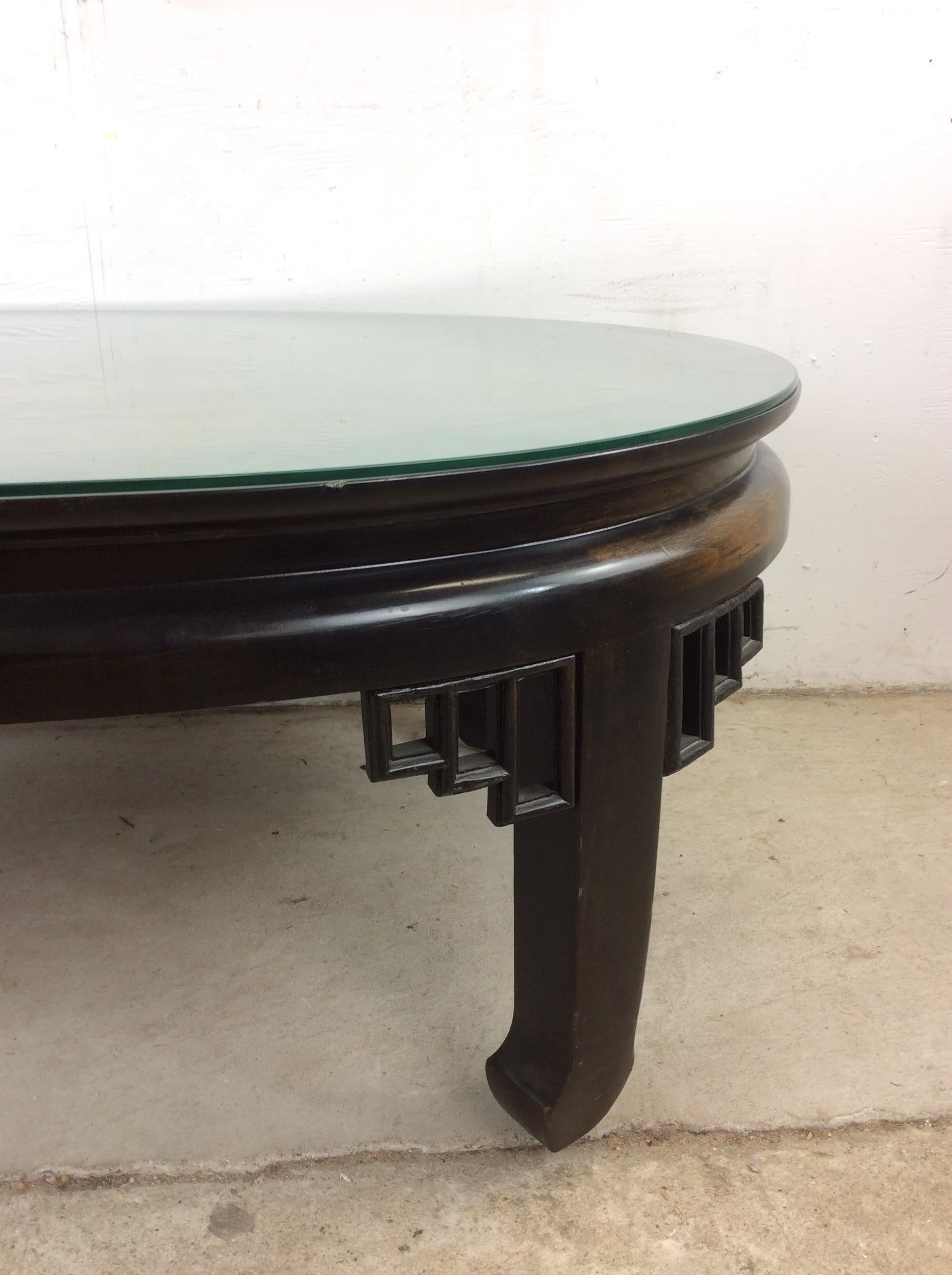 Mesa de centro estilo Ming de mediados de siglo con tapa de madera de arce y laca negra en venta 1