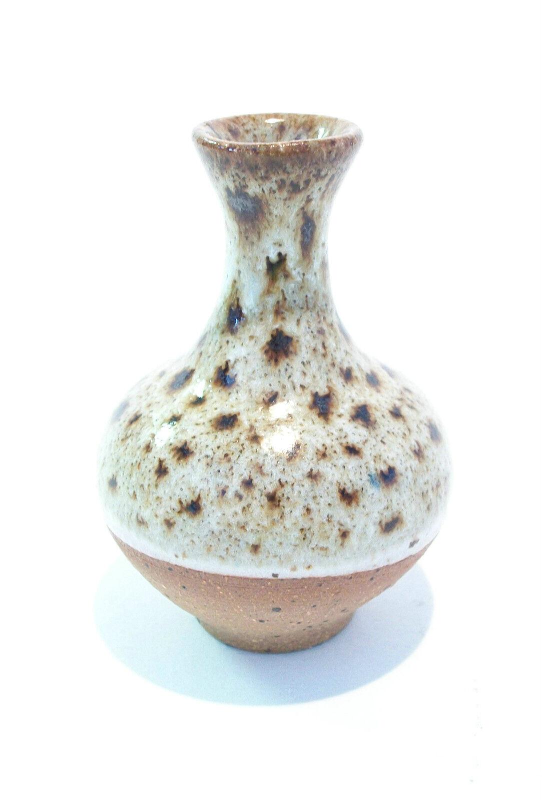 Mid Century miniature glazed studio pottery bud vase - signed/incised initials on the base 'D.R.' - circa 1970's.

Excellent vintage condition - no loss - no damage - no restoration.

Size - 1 7/8