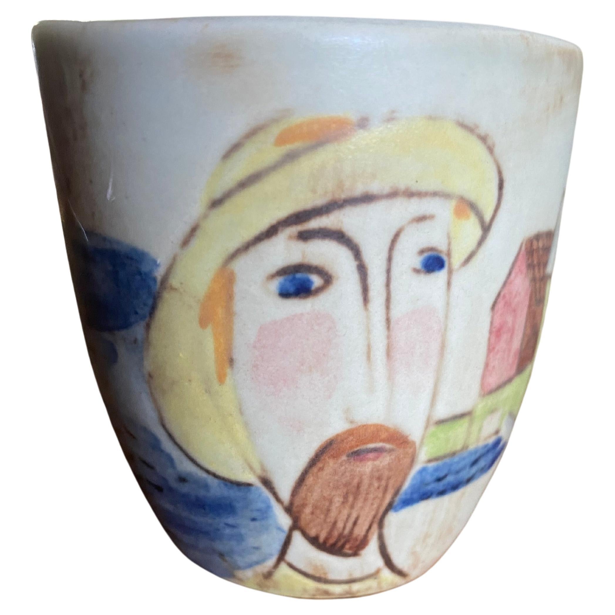 Sehr schöne Miniatur-Vase oder -Schale aus polychromem Steinzeug. In den fünfziger Jahren von Carl Harry Stalhane (1920-1990) für Rorstrand Sweden handbemalt. Auf dem Boden das Logo von Rorstrand und die Initialen von Stalhane.
Das Bild auf der