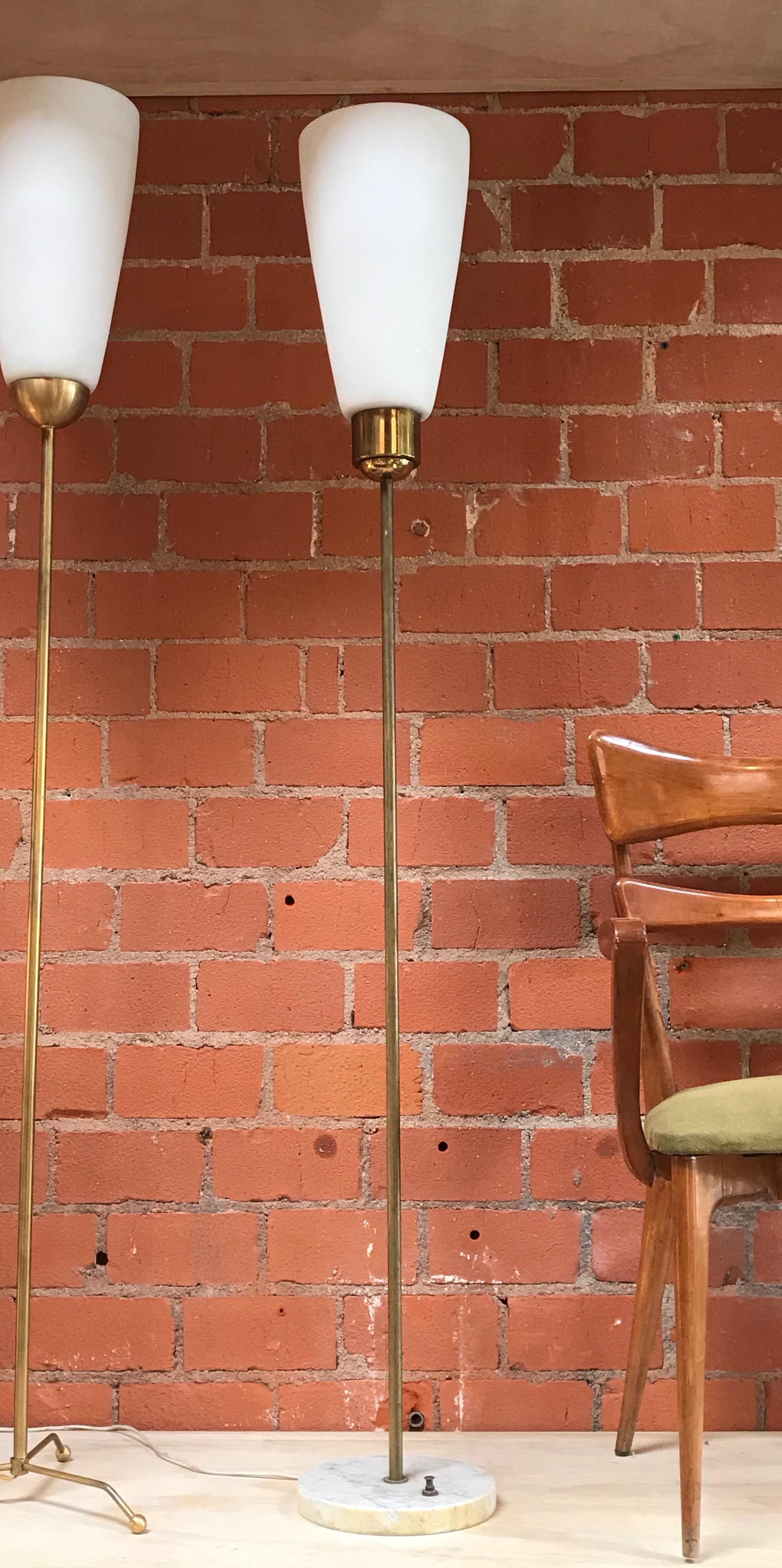 Midcentury minimal brass floor lamp with marble base, Italy, 1950s.