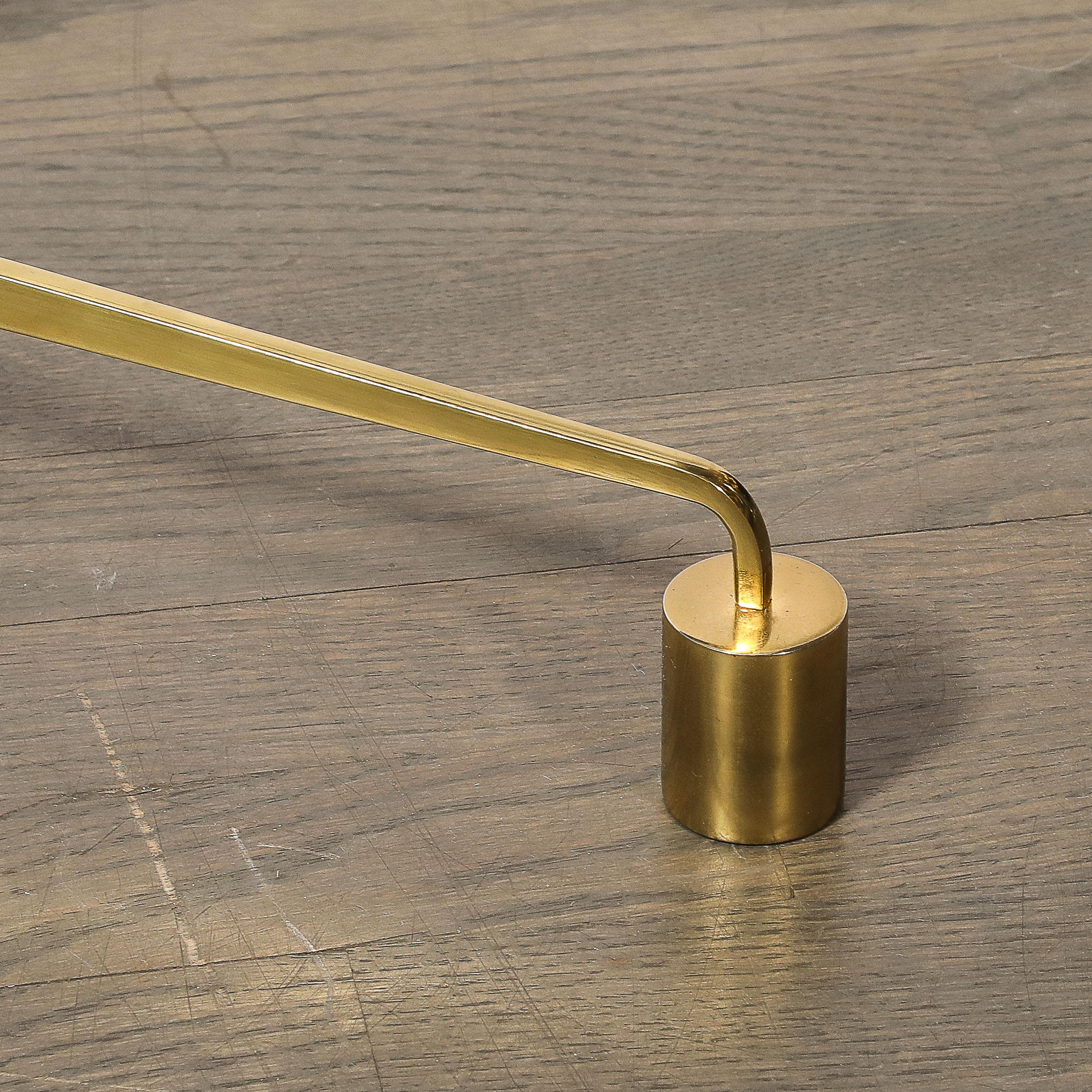 Lampada da terra minimalista di metà secolo in ottone lucido, vetro e smalto nero a tre dischi in vendita 2