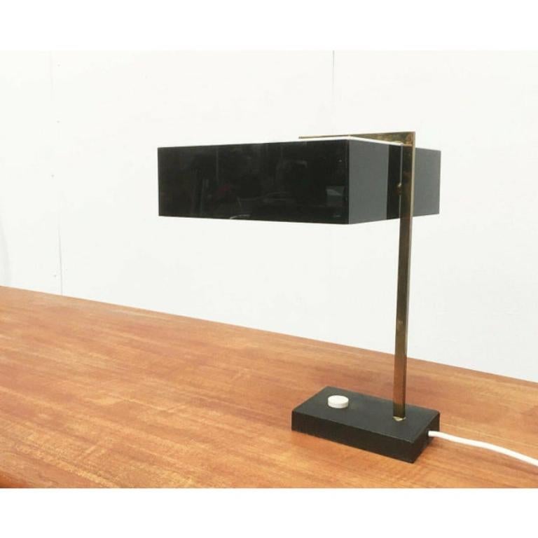 Lampe de table minimaliste du milieu du siècle en acrylique et laiton, années 1960 en vente 5