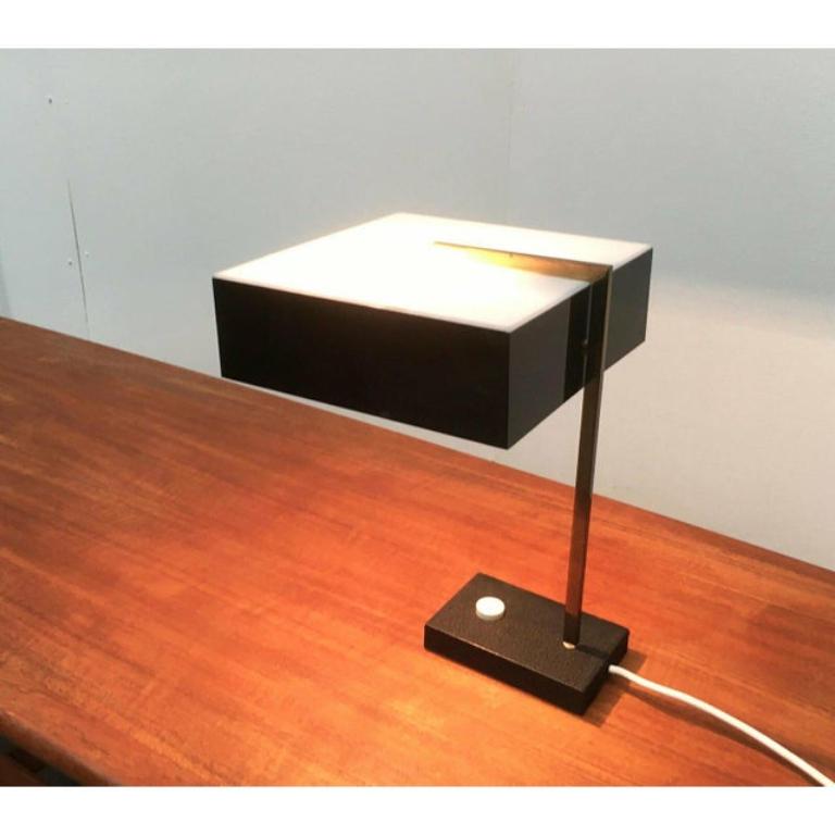 Lampe de table minimaliste du milieu du siècle en acrylique et laiton, années 1960 Excellent état - En vente à Hamburg, DE