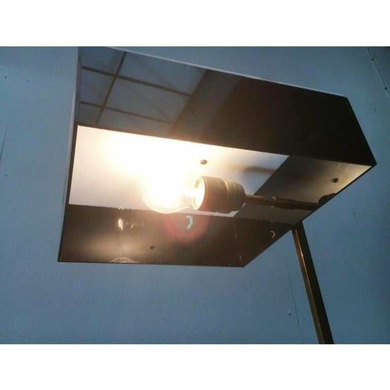 20ième siècle Lampe de table minimaliste du milieu du siècle en acrylique et laiton, années 1960 en vente