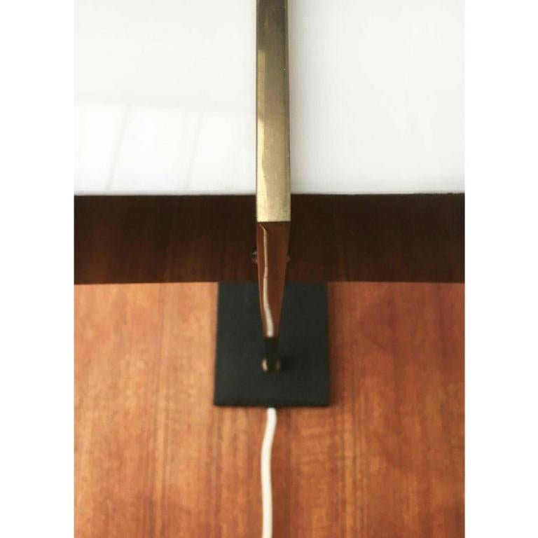Métal Lampe de table minimaliste du milieu du siècle en acrylique et laiton, années 1960 en vente