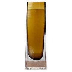 Minimalistische Vase aus bernsteinfarbenem Blockglas aus der Jahrhundertmitte, 1960er Jahre
