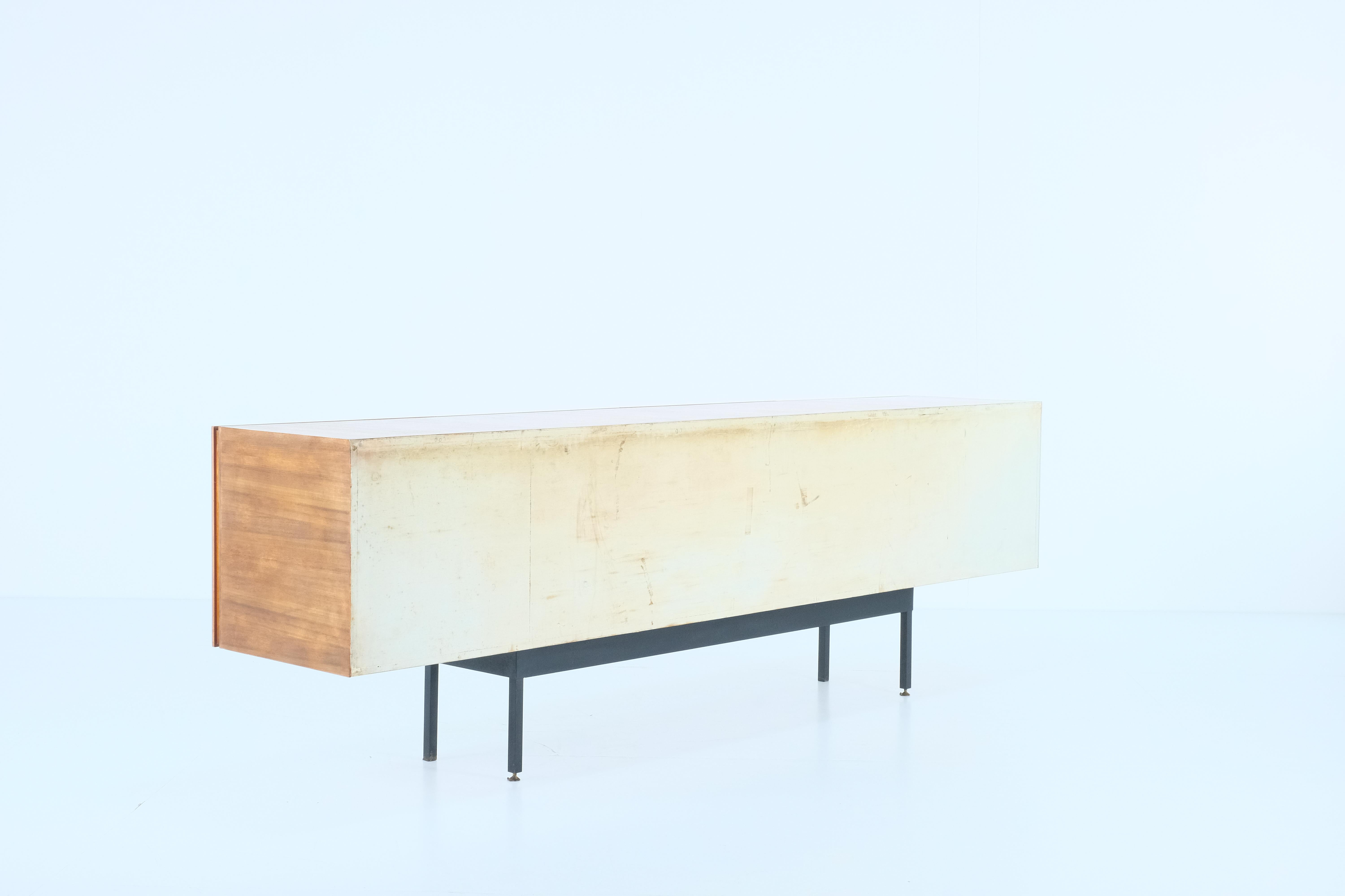 Midcentury Minimalist ‘B40’ Sideboard by Swiss Architect Dieter Waeckerlin In Good Condition In Brussels , BE