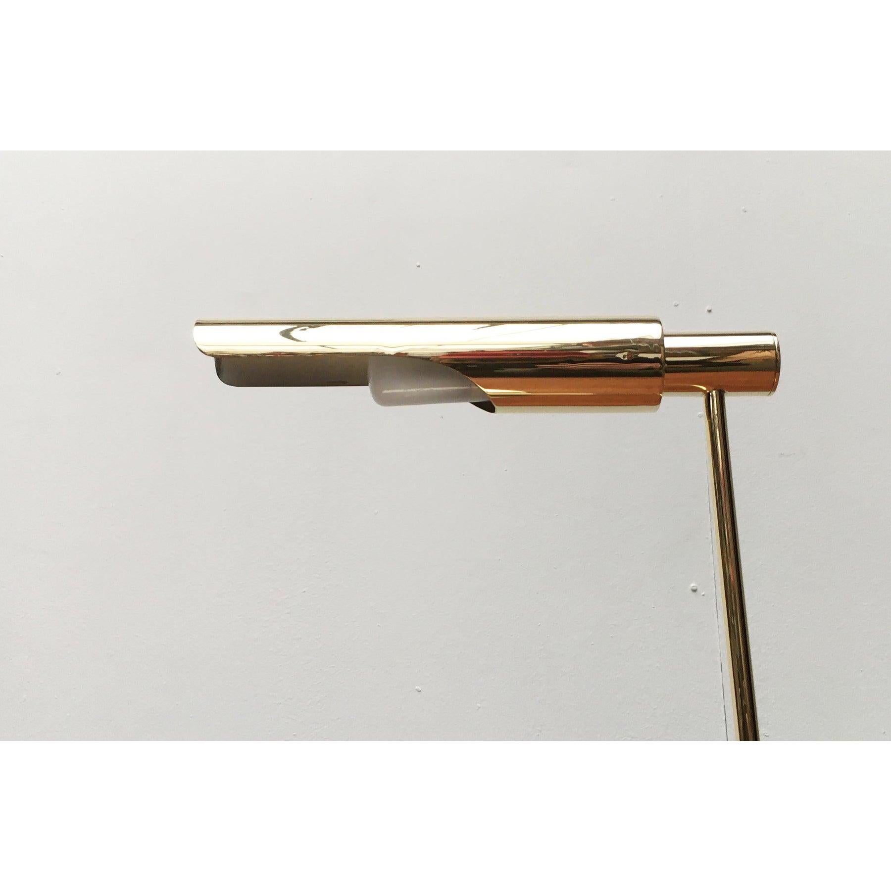 Lampada da tavolo in ottone minimalista di metà secolo di Rosemarie & Rico Baltensweiler, anni '60 in vendita 5