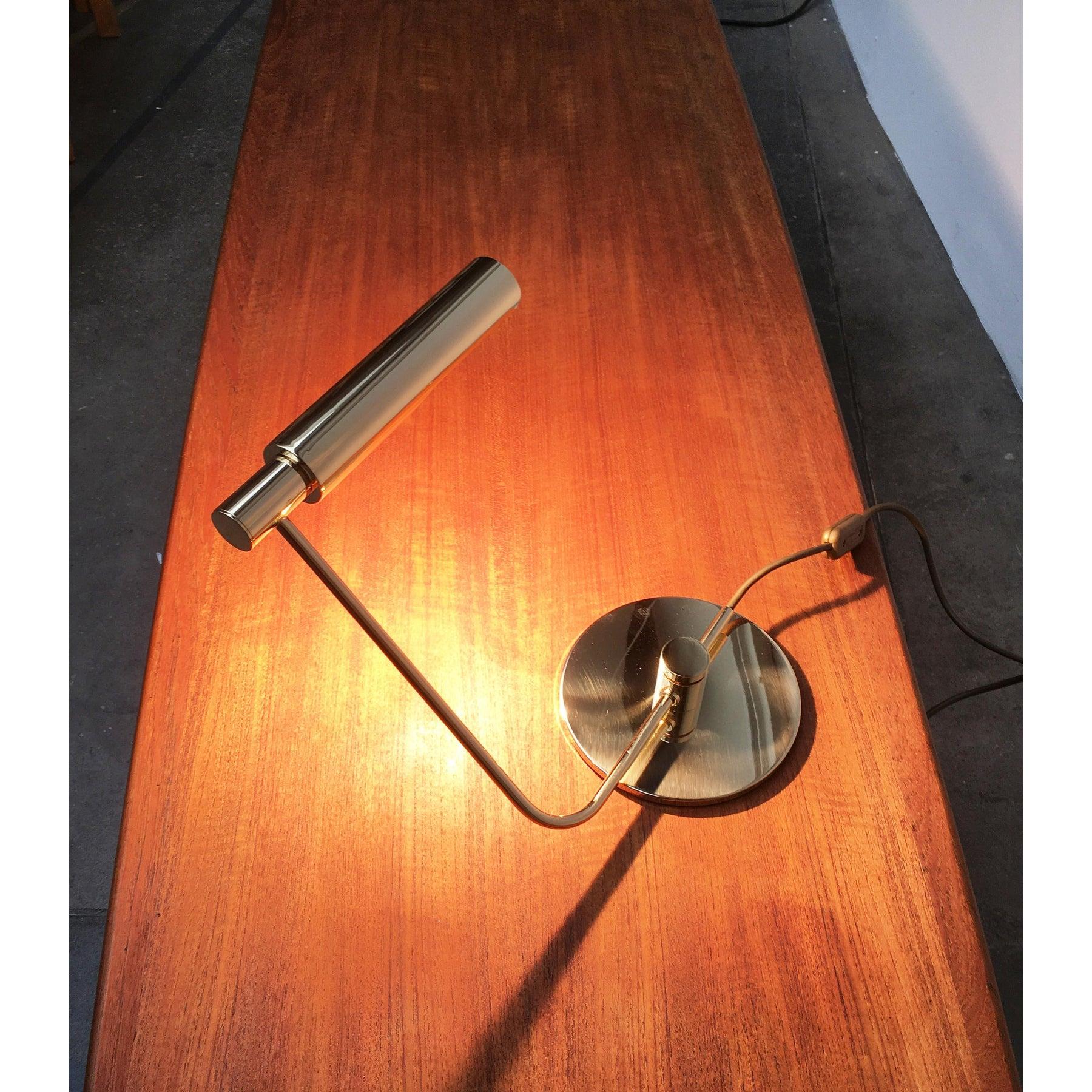 Mid-Century moderno Lampada da tavolo in ottone minimalista di metà secolo di Rosemarie & Rico Baltensweiler, anni '60 in vendita
