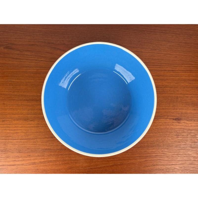Mid-Century Minimalist Ceramic Fruit Bowl, 1960s, in Very Good conditions. Designed 1960 to 1969

Additional information:
Materials: Ceramic
Color: Black
Period: 1960s
Country of Origin: Germany
Item Type: Vintage, Antique or Pre-owned
Styles: