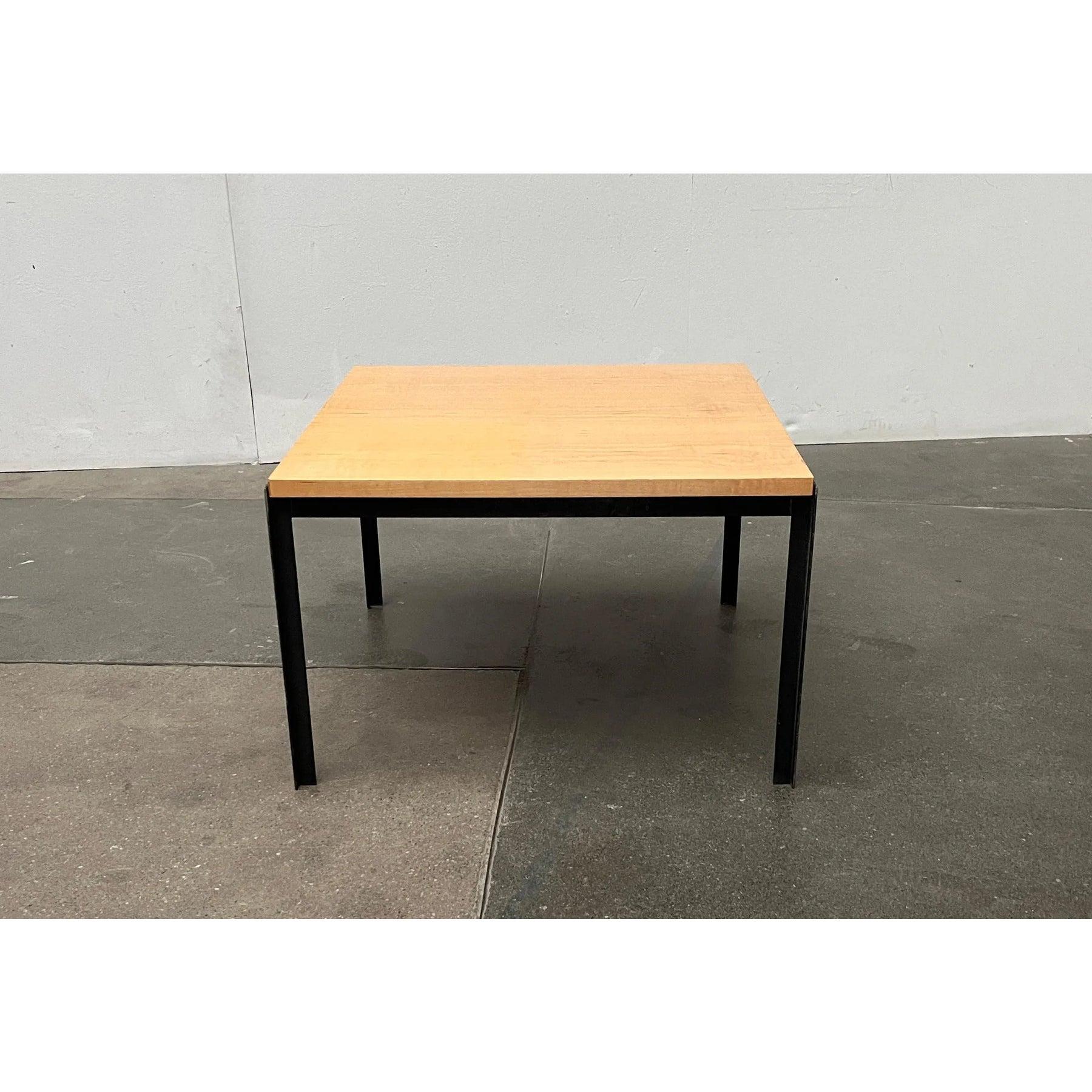 Minimalistischer Couch-Beistelltisch von Florence Knoll aus der Jahrhundertmitte, 1950er Jahre (20. Jahrhundert) im Angebot