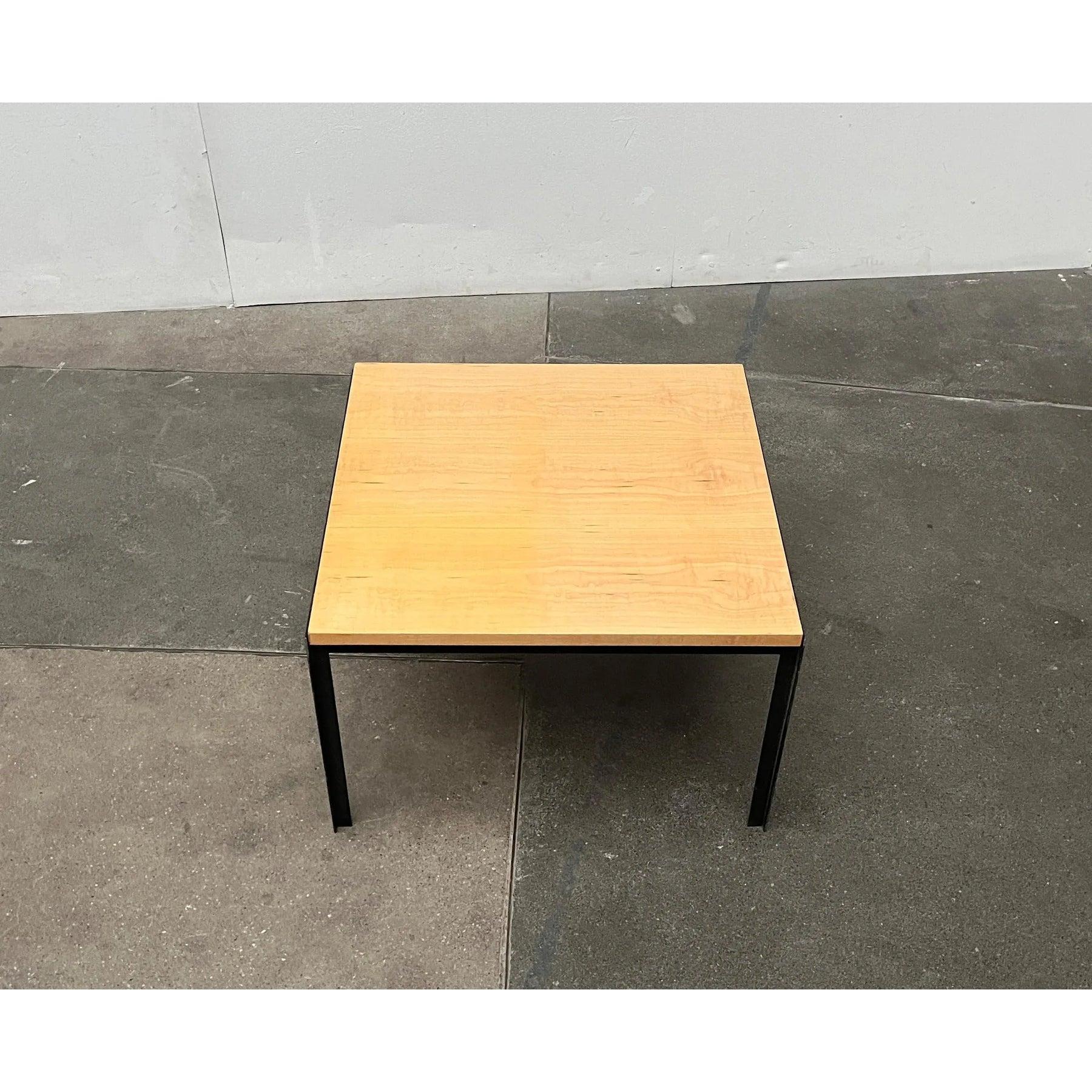 Minimalistischer Couch-Beistelltisch von Florence Knoll aus der Jahrhundertmitte, 1950er Jahre (Holz) im Angebot