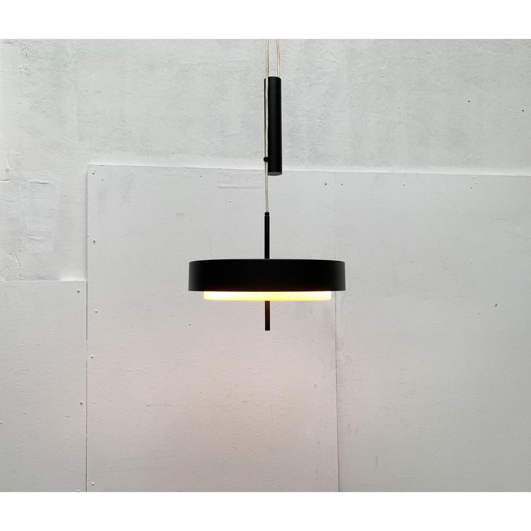 Mid-Century moderno Ciondolo a contrappeso minimalista di metà secolo, anni '60 in vendita