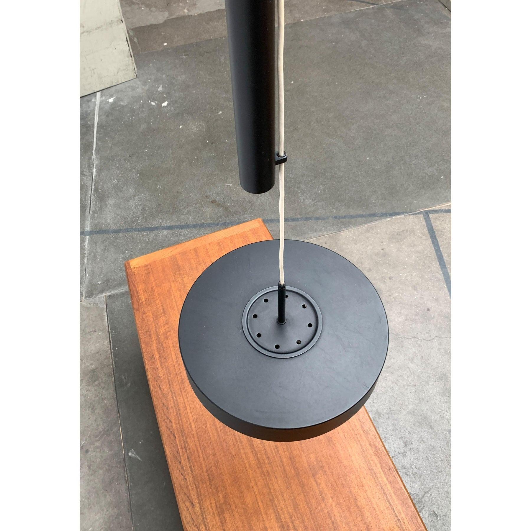 Ciondolo a contrappeso minimalista di metà secolo, anni '60 In condizioni ottime in vendita a Hamburg, DE