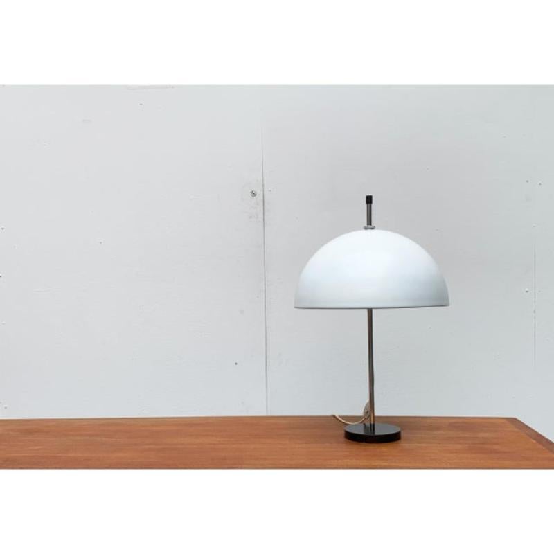 Lámpara de sobremesa de cúpula minimalista de mediados de siglo, años 60 en venta 4