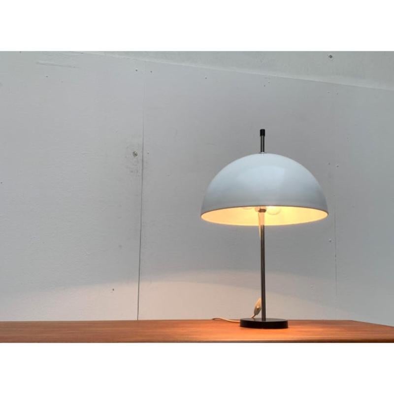 Lámpara de sobremesa de cúpula minimalista de mediados de siglo, años 60 Moderno de mediados de siglo en venta