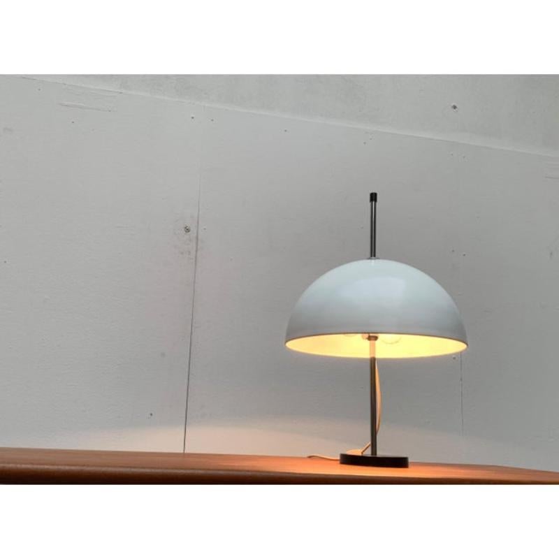 Lámpara de sobremesa de cúpula minimalista de mediados de siglo, años 60 siglo XX en venta