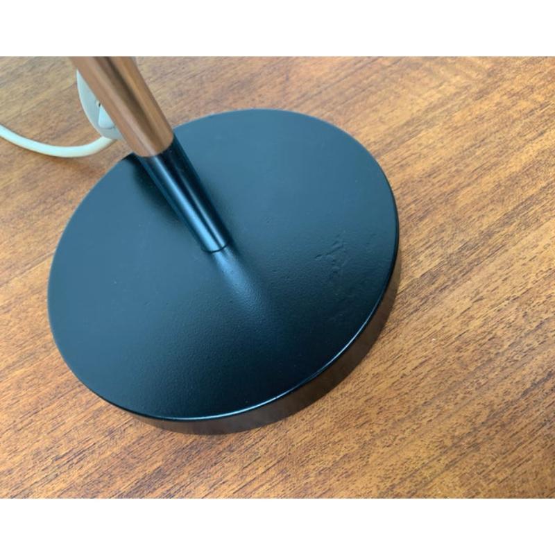 Lámpara de sobremesa de cúpula minimalista de mediados de siglo, años 60 Metal en venta