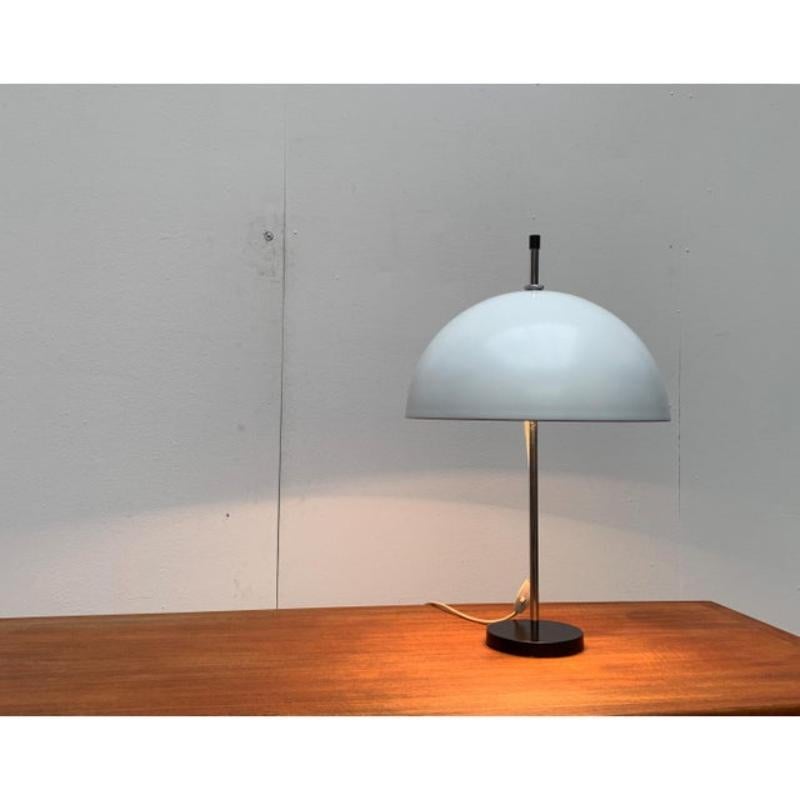 Lámpara de sobremesa de cúpula minimalista de mediados de siglo, años 60 en venta 3