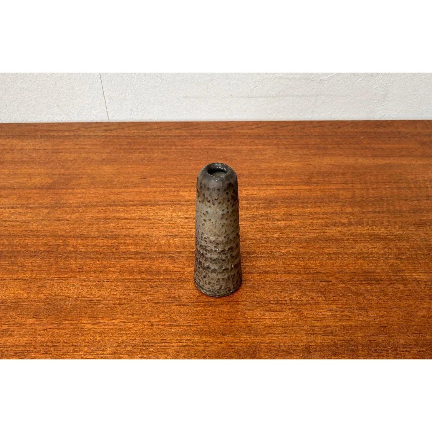 Mid-Century Minimalist Dutch Studio Pottery Vase from Mobach, 1960s For Sale 1