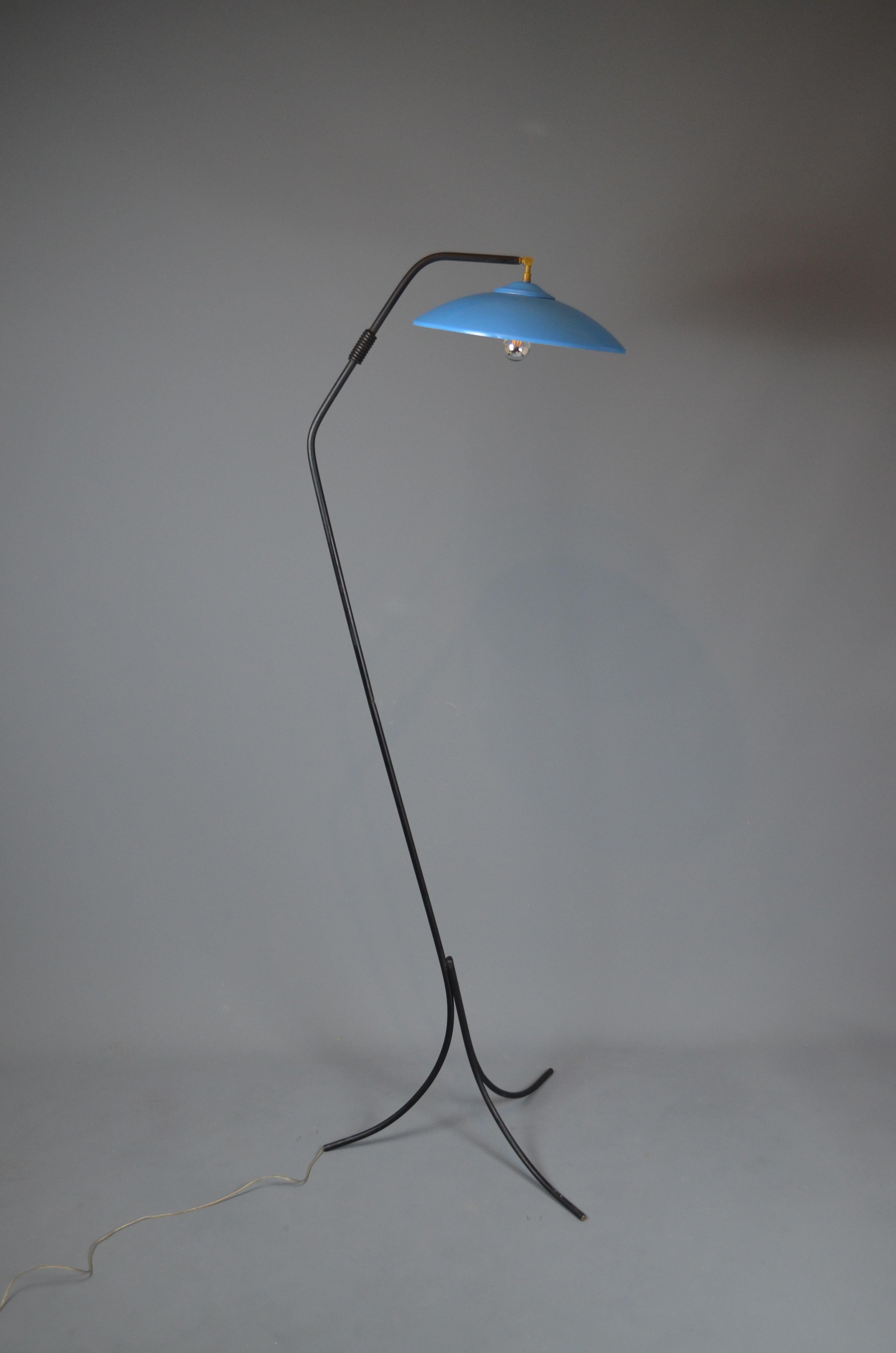 Mid century minimalist floor lamp, France, 1950s In Good Condition For Sale In Marinha Grande, PT
