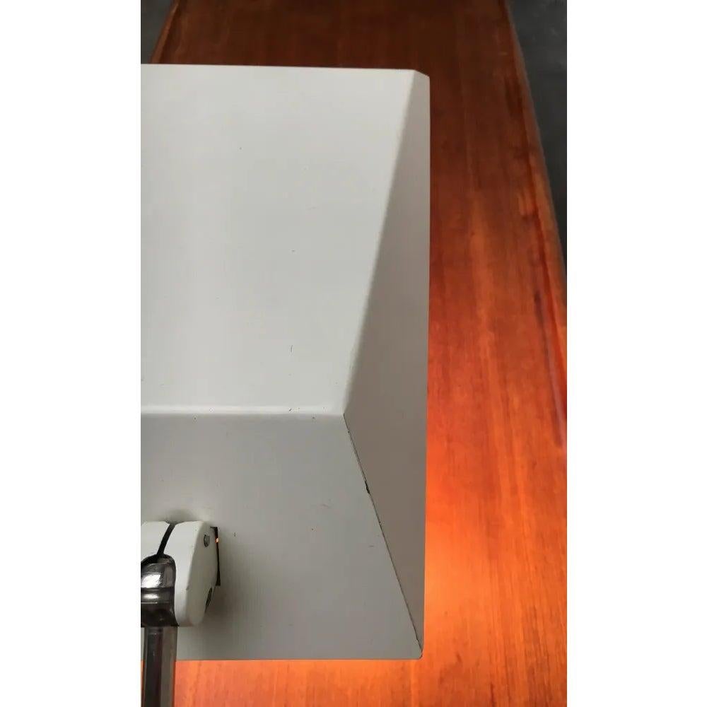 Lampe de table allemande minimaliste du milieu du siècle, modèle 6869, années 1960 en vente 1