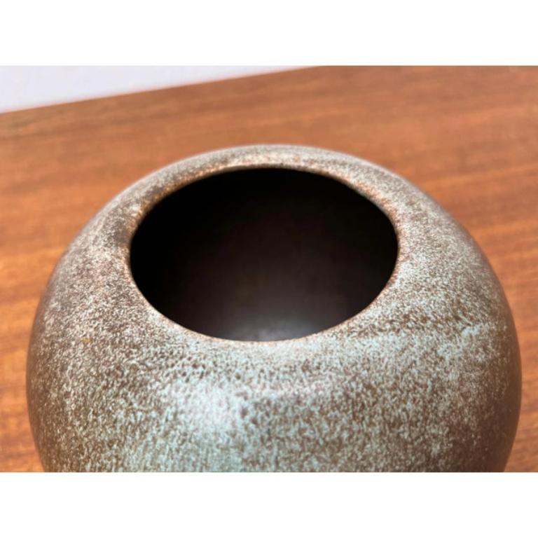 Mid-Century Minimalist German Pottery Vase, 1960s In Excellent Condition For Sale In Hamburg, DE