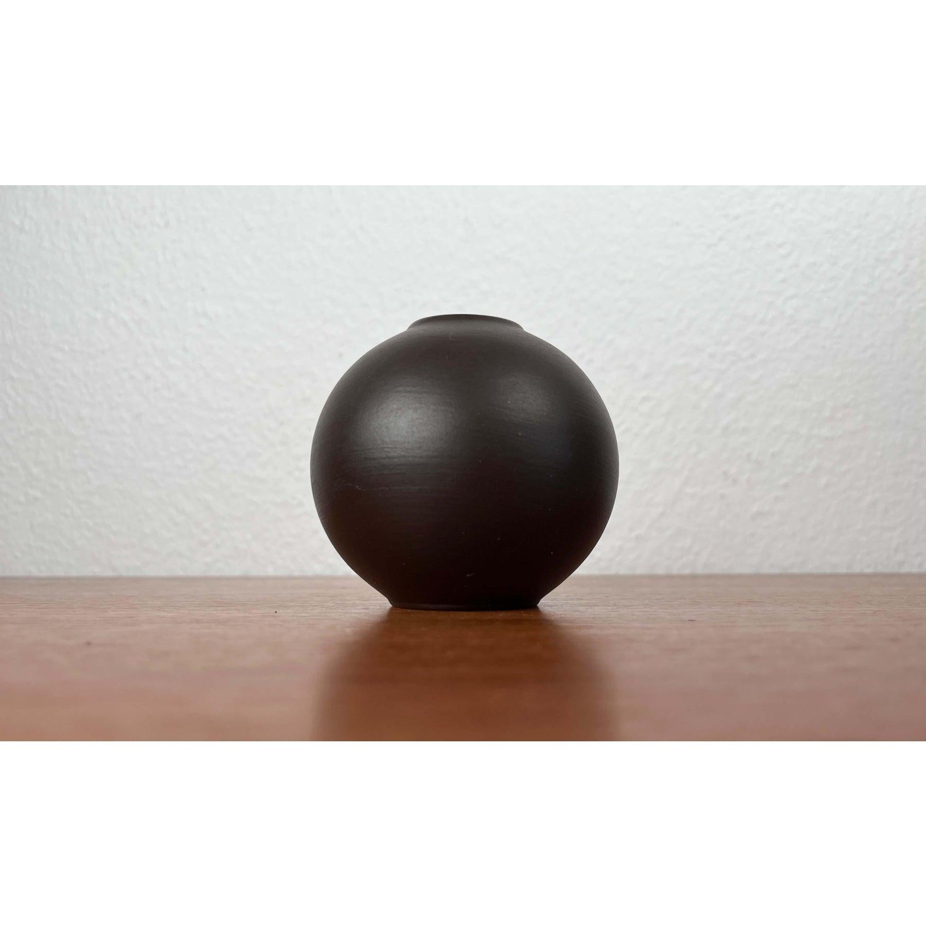 Mid-Century Minimalist German Wormser Terra-Sigillata Pottery Ball Vase, 1960s For Sale 2