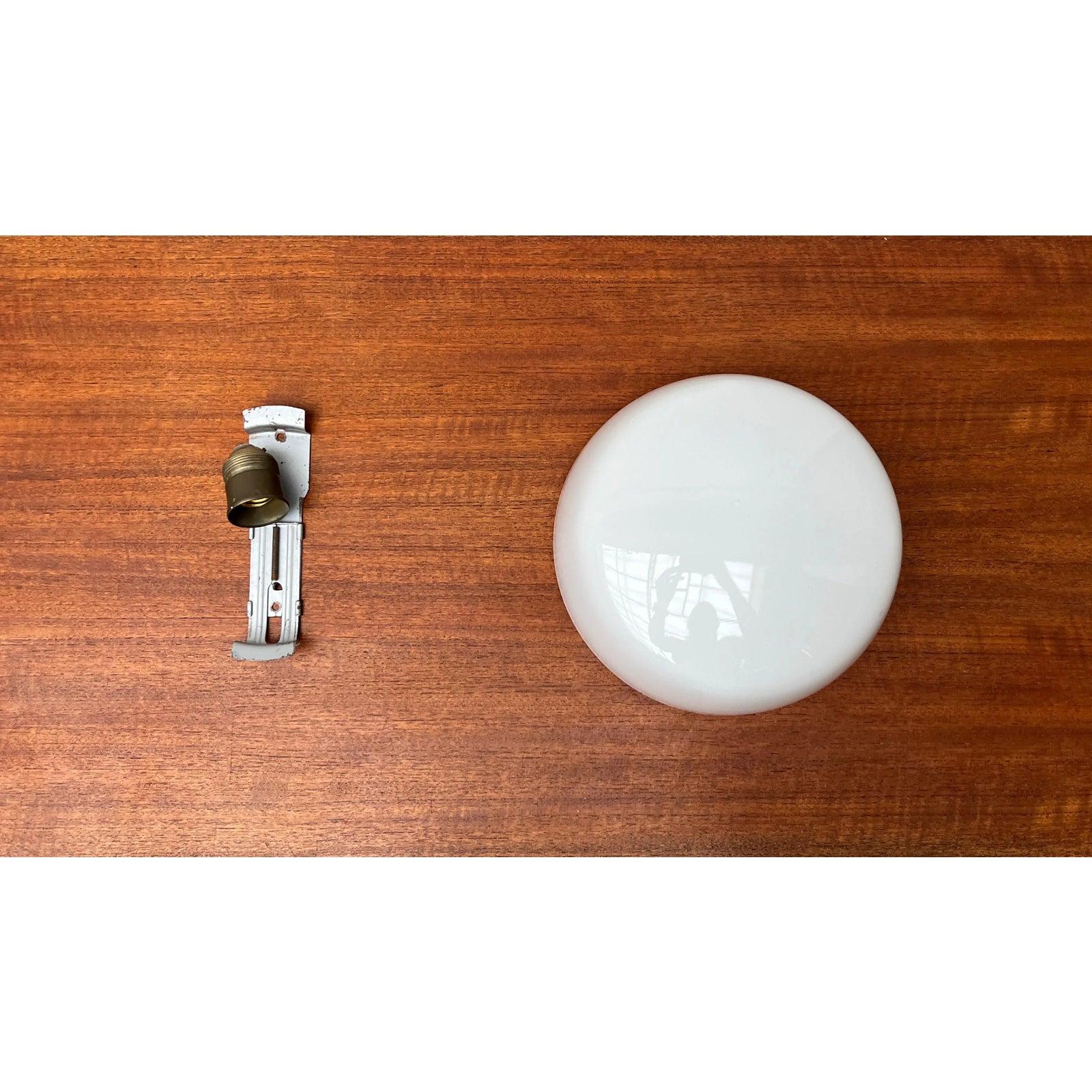 XX secolo Lampada da soffitto in vetro minimalista di metà secolo, anni '60 in vendita