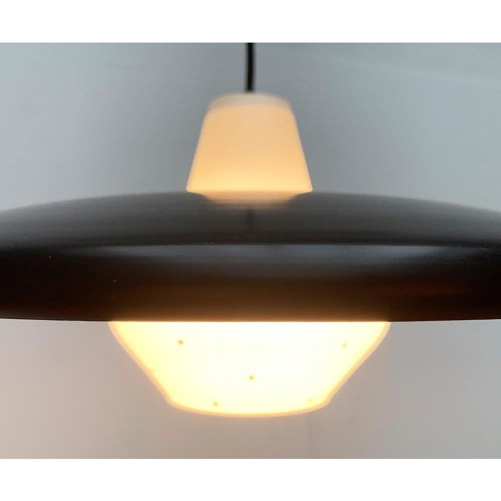 XX secolo Lampada a sospensione minimalista di metà secolo in metallo e vetro in vendita