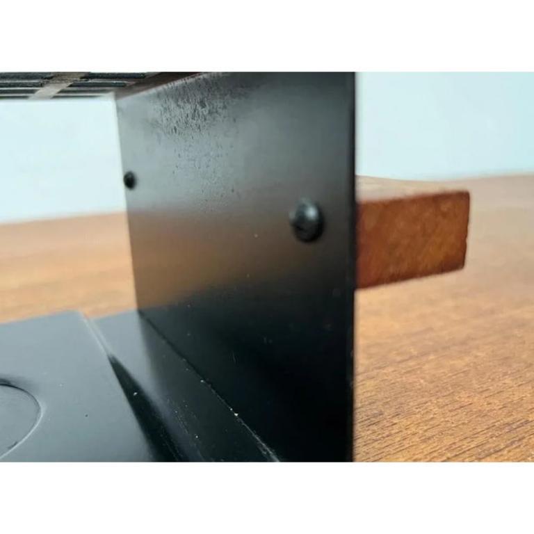 Scaldatazze minimalista di metà secolo in metallo e teak, anni '60 in vendita 6